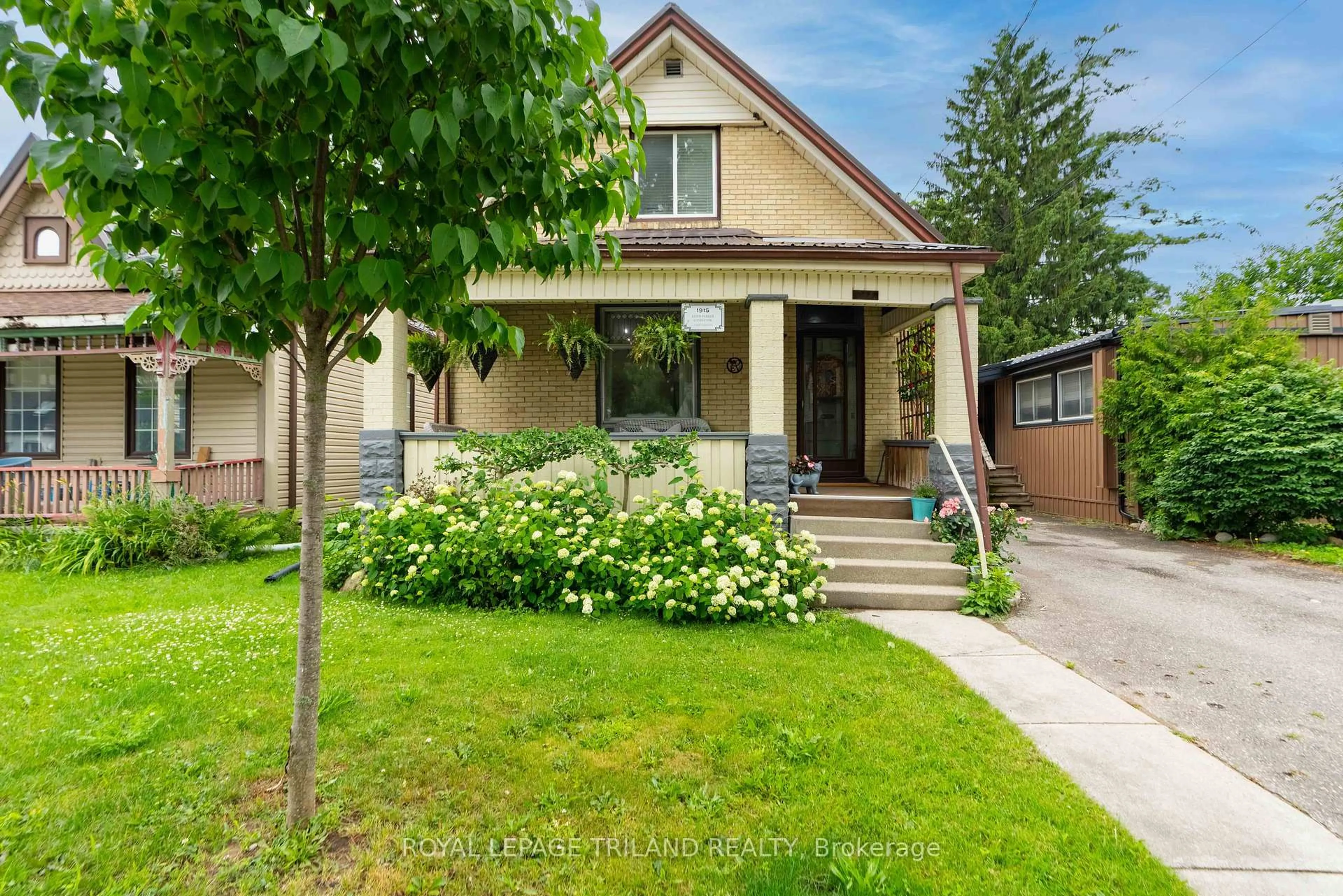Home with brick exterior material, street for 946 Dufferin Ave, London East Ontario N5W 3K2