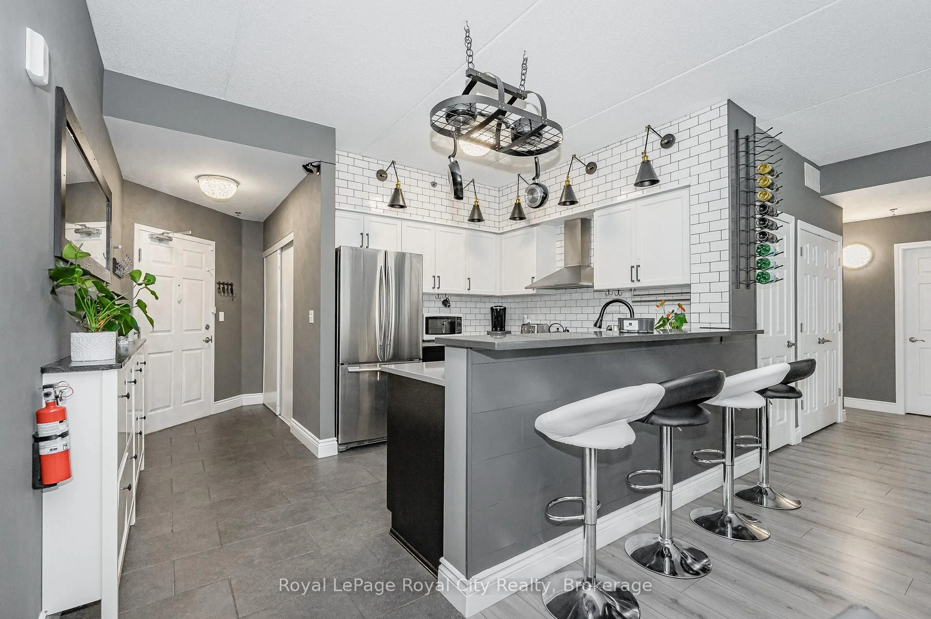 Open concept kitchen, ceramic/tile floor for 308 Watson Pkwy #102, Guelph Ontario N1E 0G7