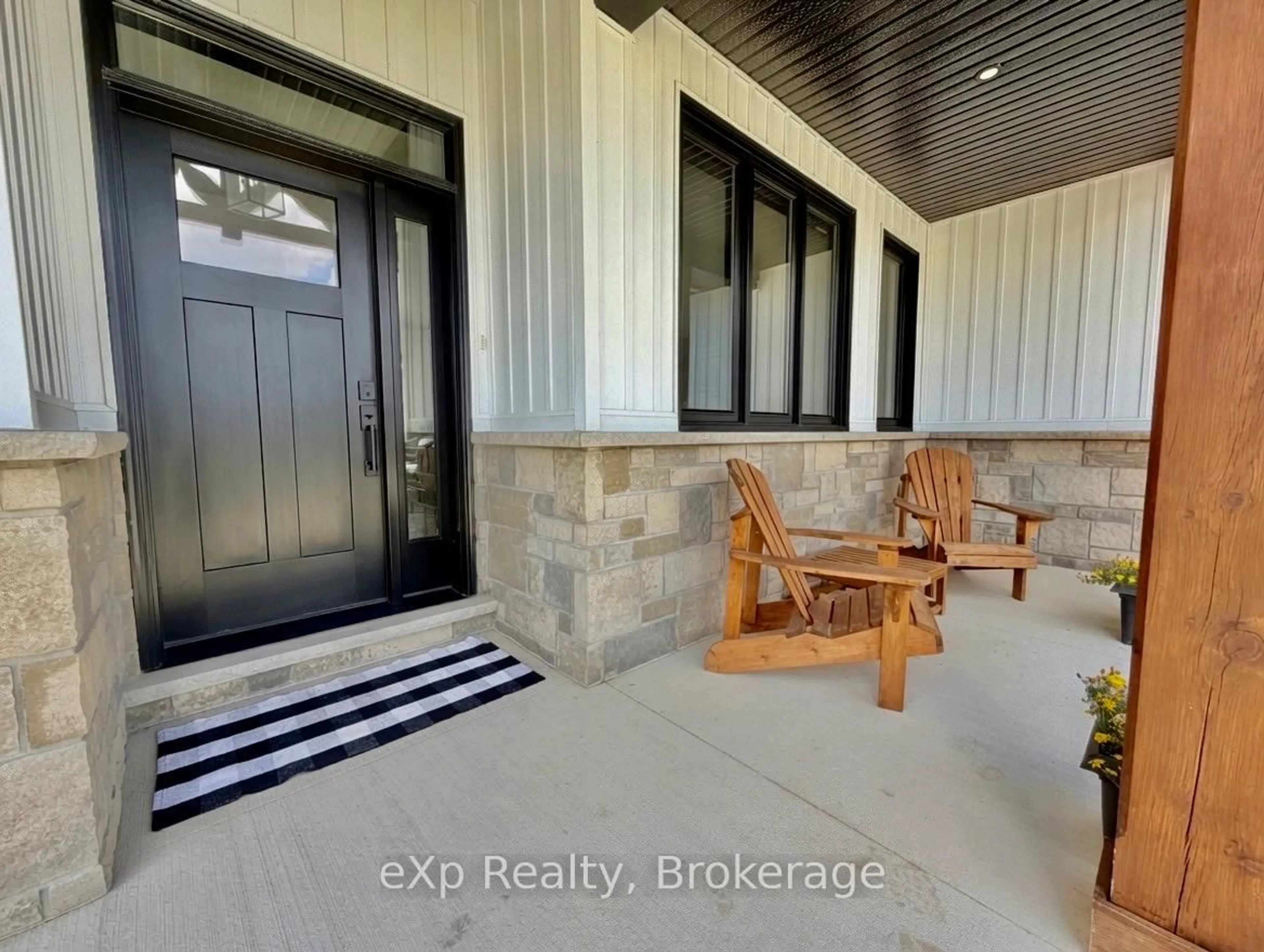 Indoor entryway for 21 Devinwood Ave, Brockton Ontario N0G 2V0