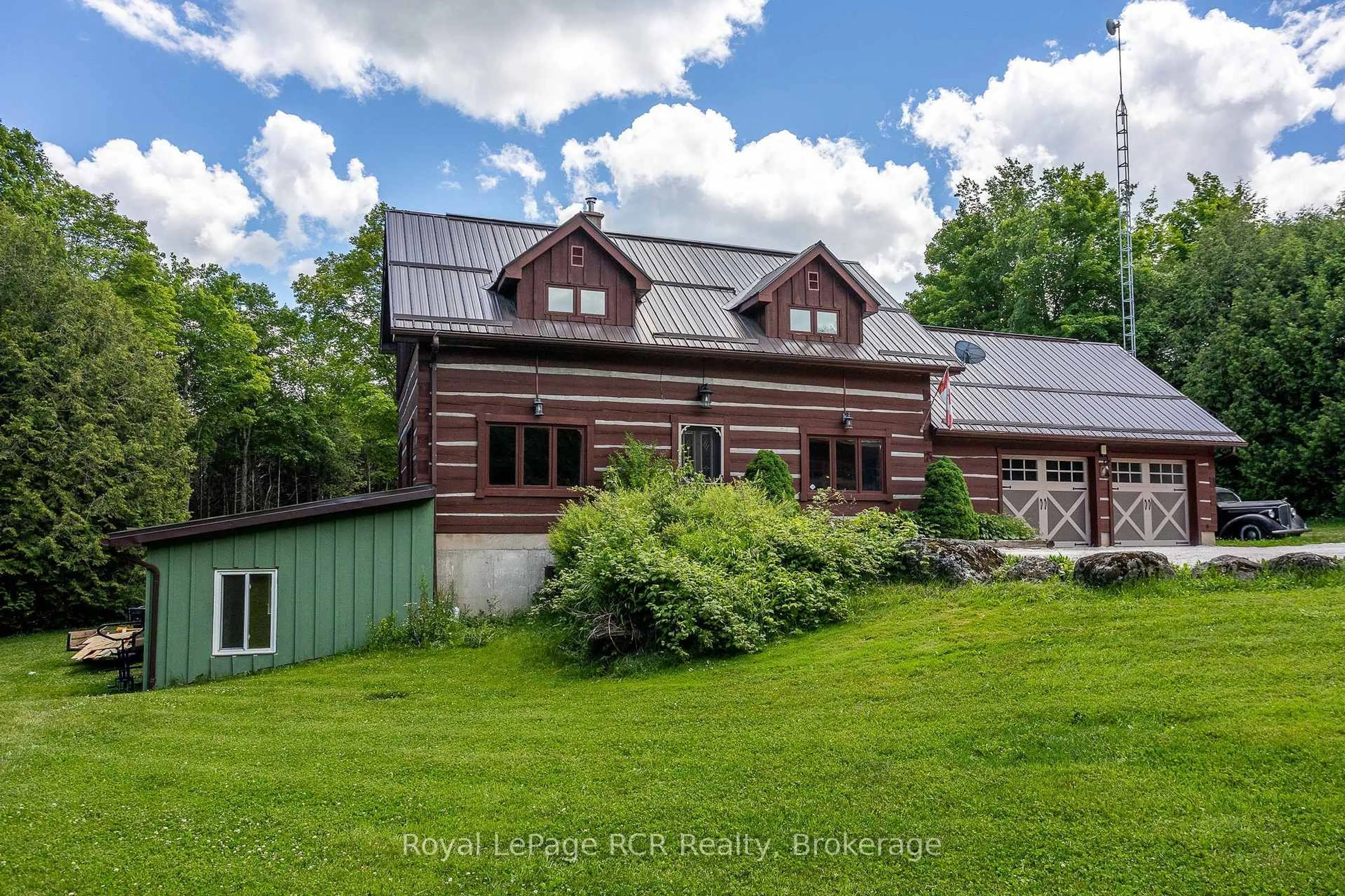 A pic from outside/outdoor area/front of a property/back of a property/a pic from drone, unknown for 113 Crawford Rd, Chatsworth Ontario N0H 1C0