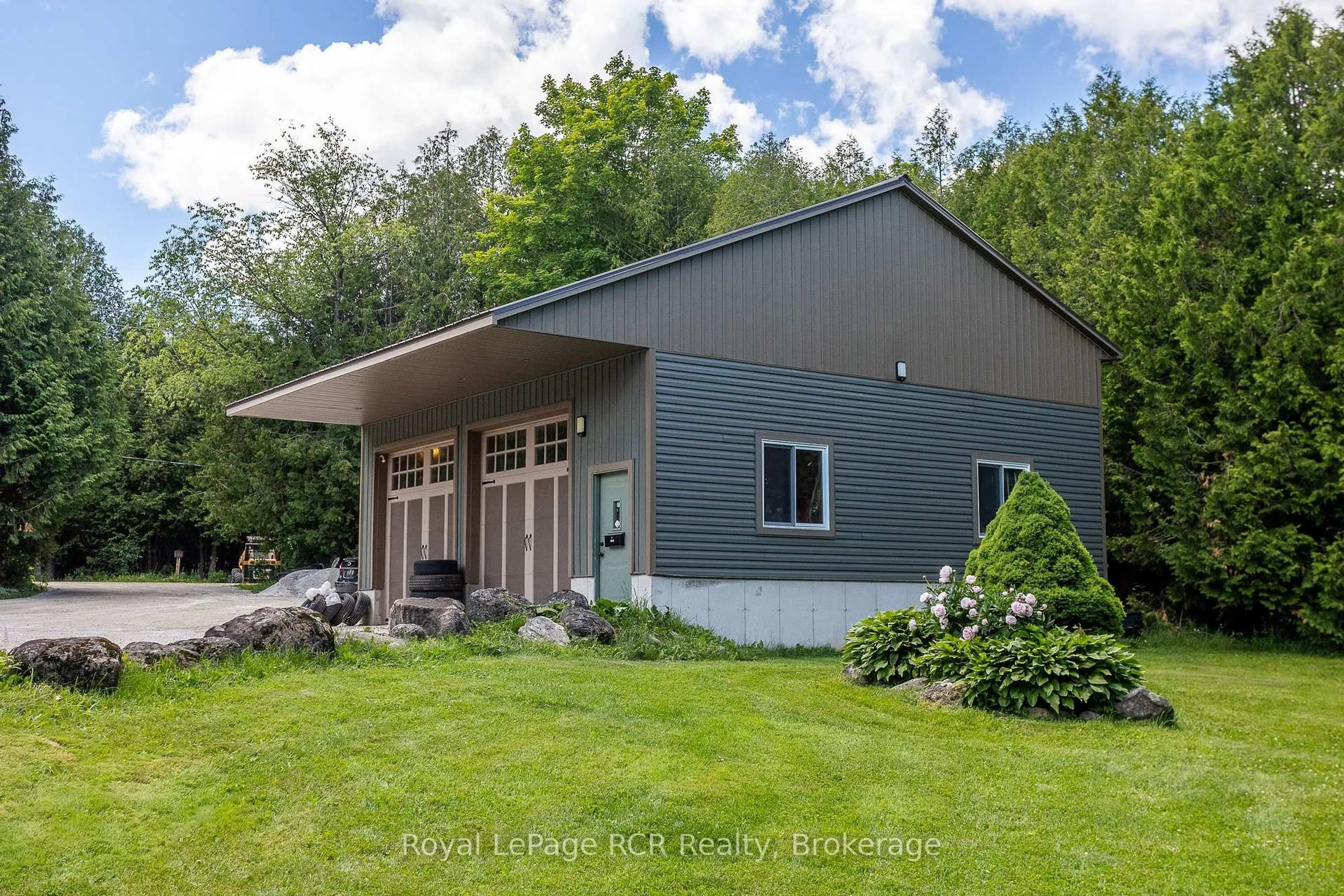 Home with vinyl exterior material, unknown for 113 Crawford Rd, Chatsworth Ontario N0H 1C0