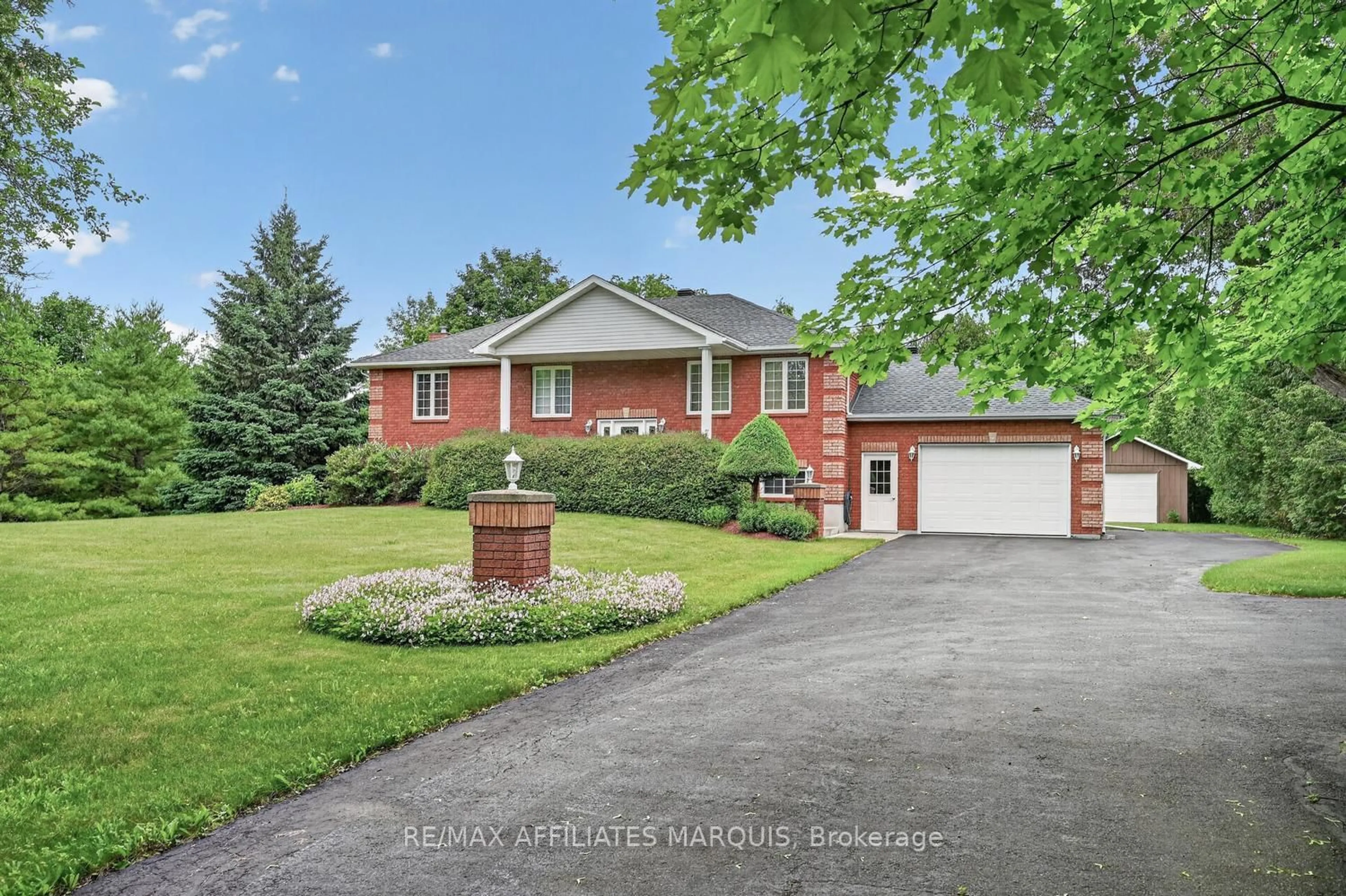 Home with brick exterior material, unknown for 156 Bay Rd, Rideau Lakes Ontario K0G 1L0
