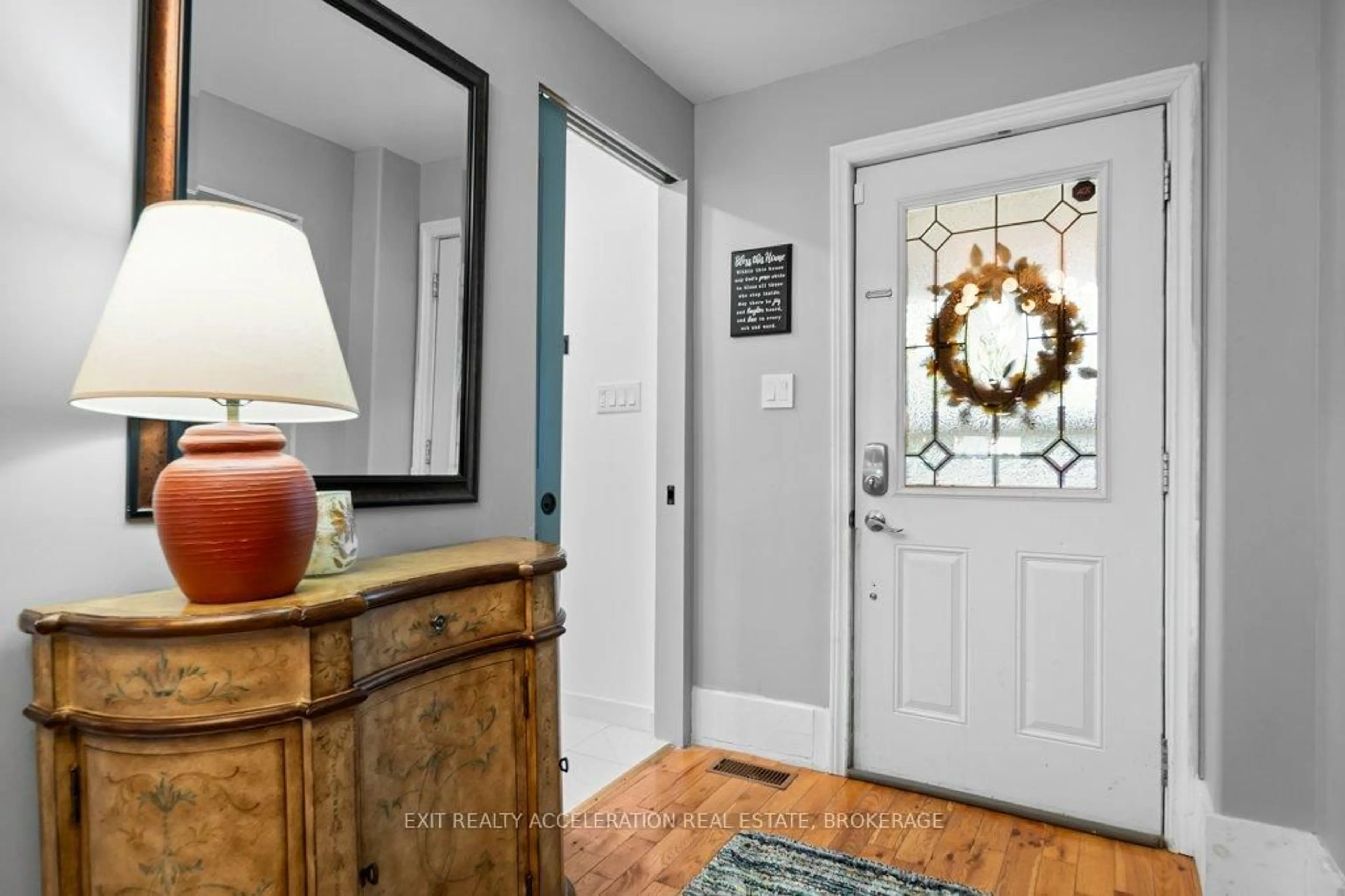 Indoor entryway for 731 B County Rd 9, Napanee Ontario K7R 3K8