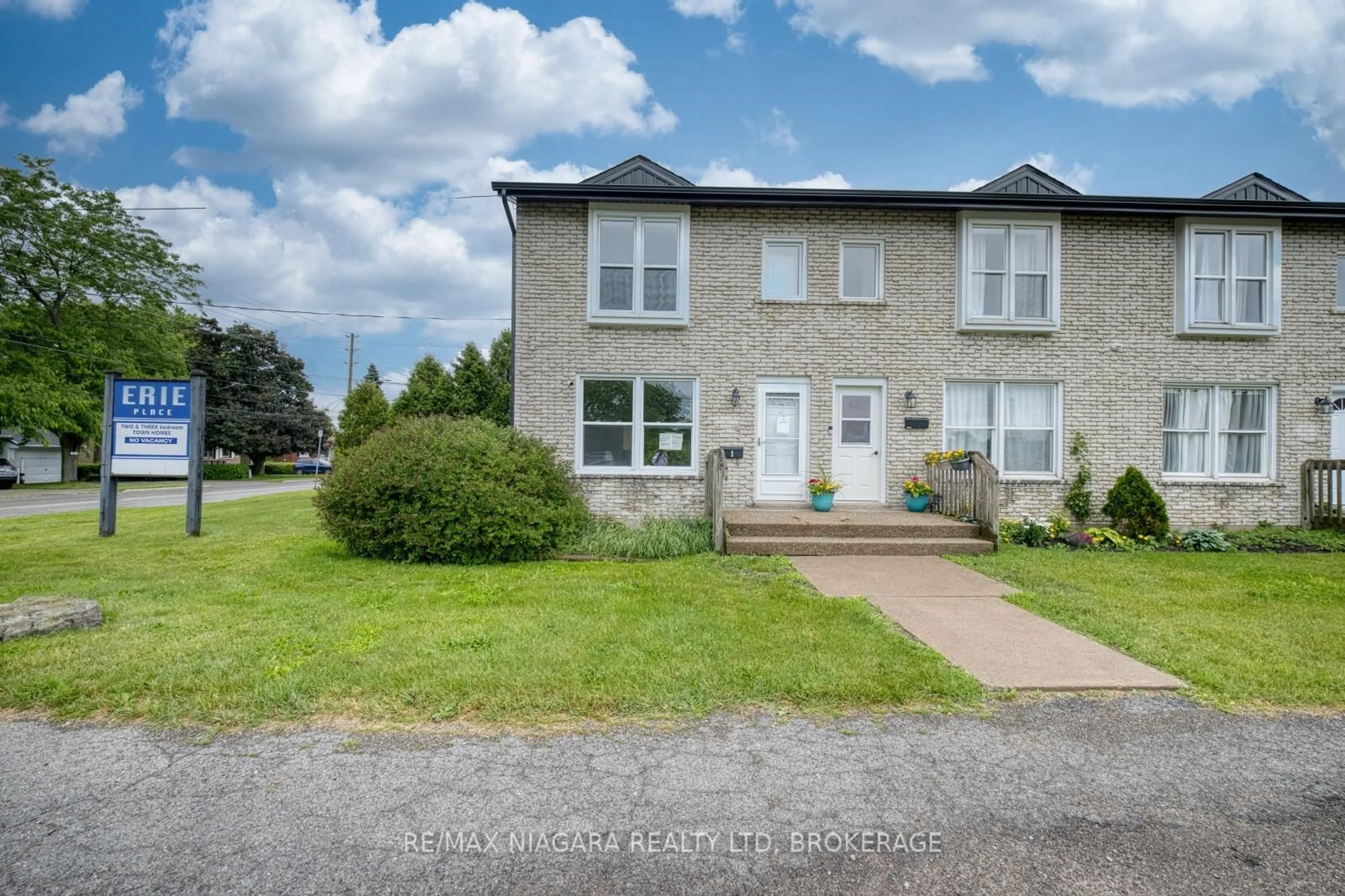 A pic from outside/outdoor area/front of a property/back of a property/a pic from drone, street for 252 Bertie St #1, Fort Erie Ontario L2A 1Z6
