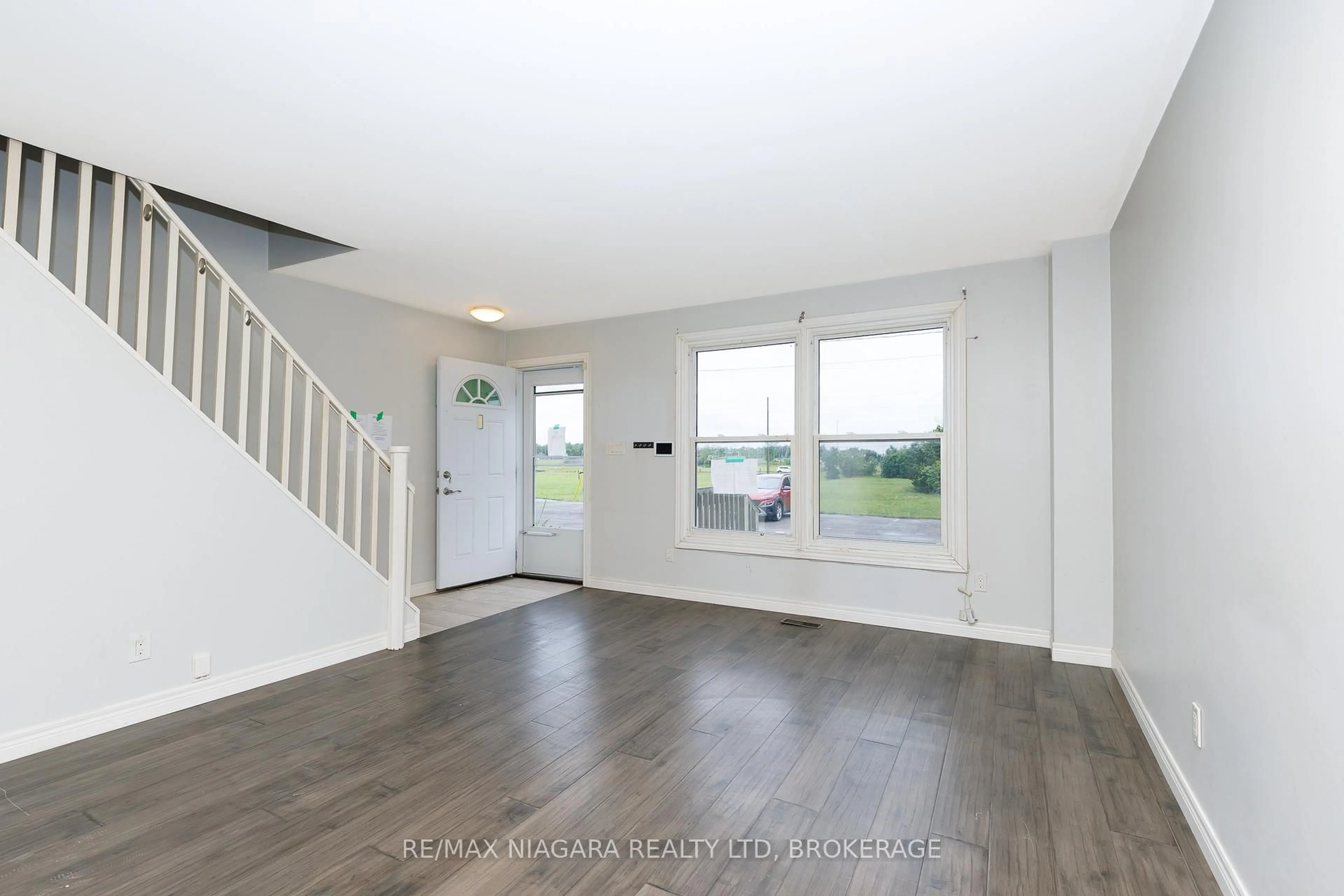 Unknown for 252 Bertie St #1, Fort Erie Ontario L2A 1Z6