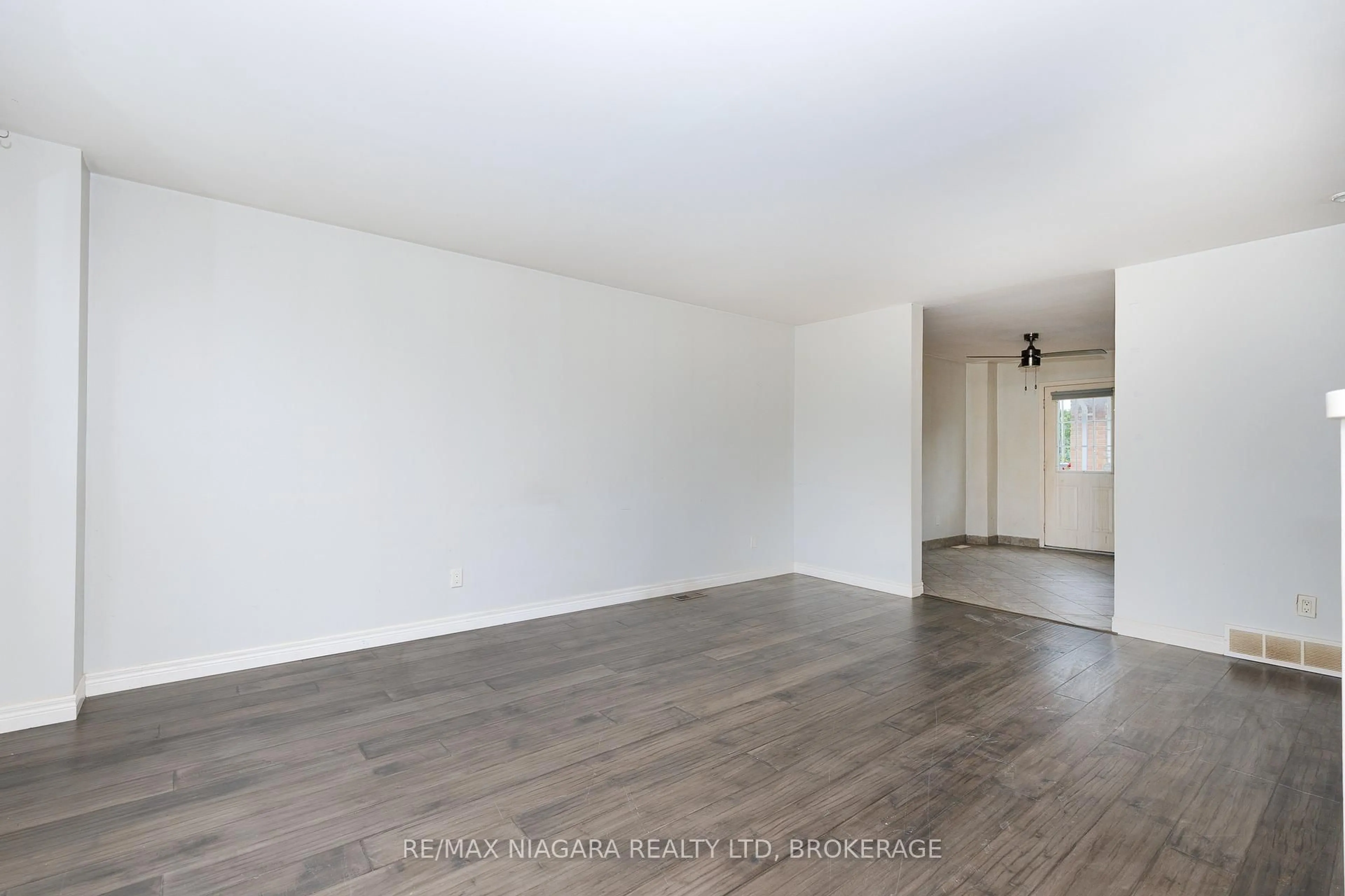 A pic of a room for 252 Bertie St #1, Fort Erie Ontario L2A 1Z6