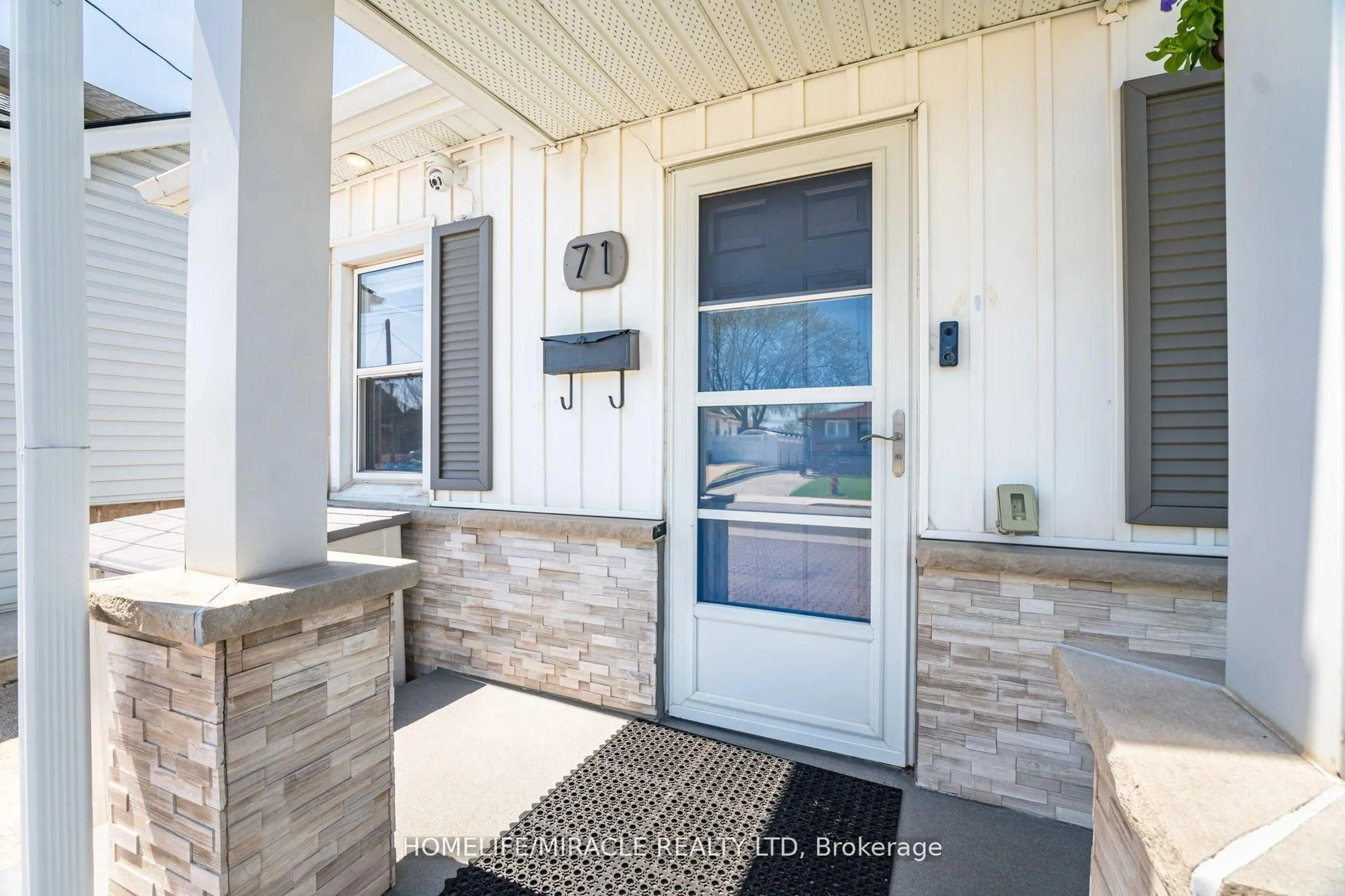 Indoor entryway for 71 Beland Ave, Hamilton Ontario L8H 6C2