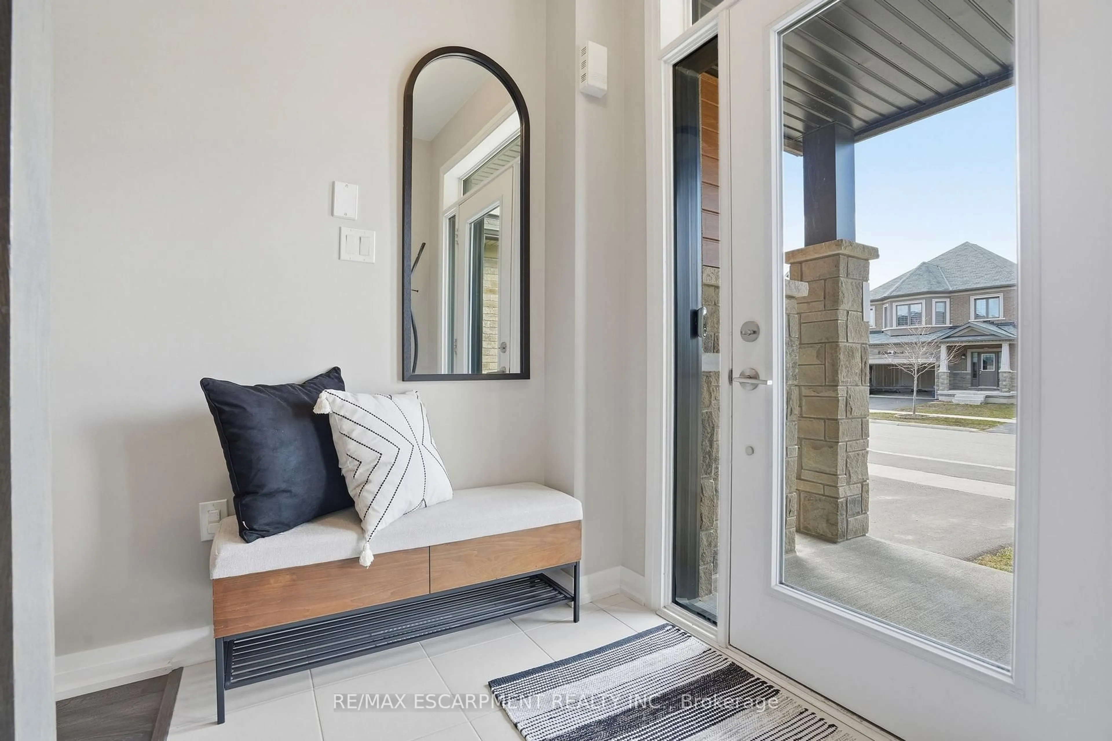 Indoor entryway for 3 SLEETH St, Brantford Ontario N3S 0J7
