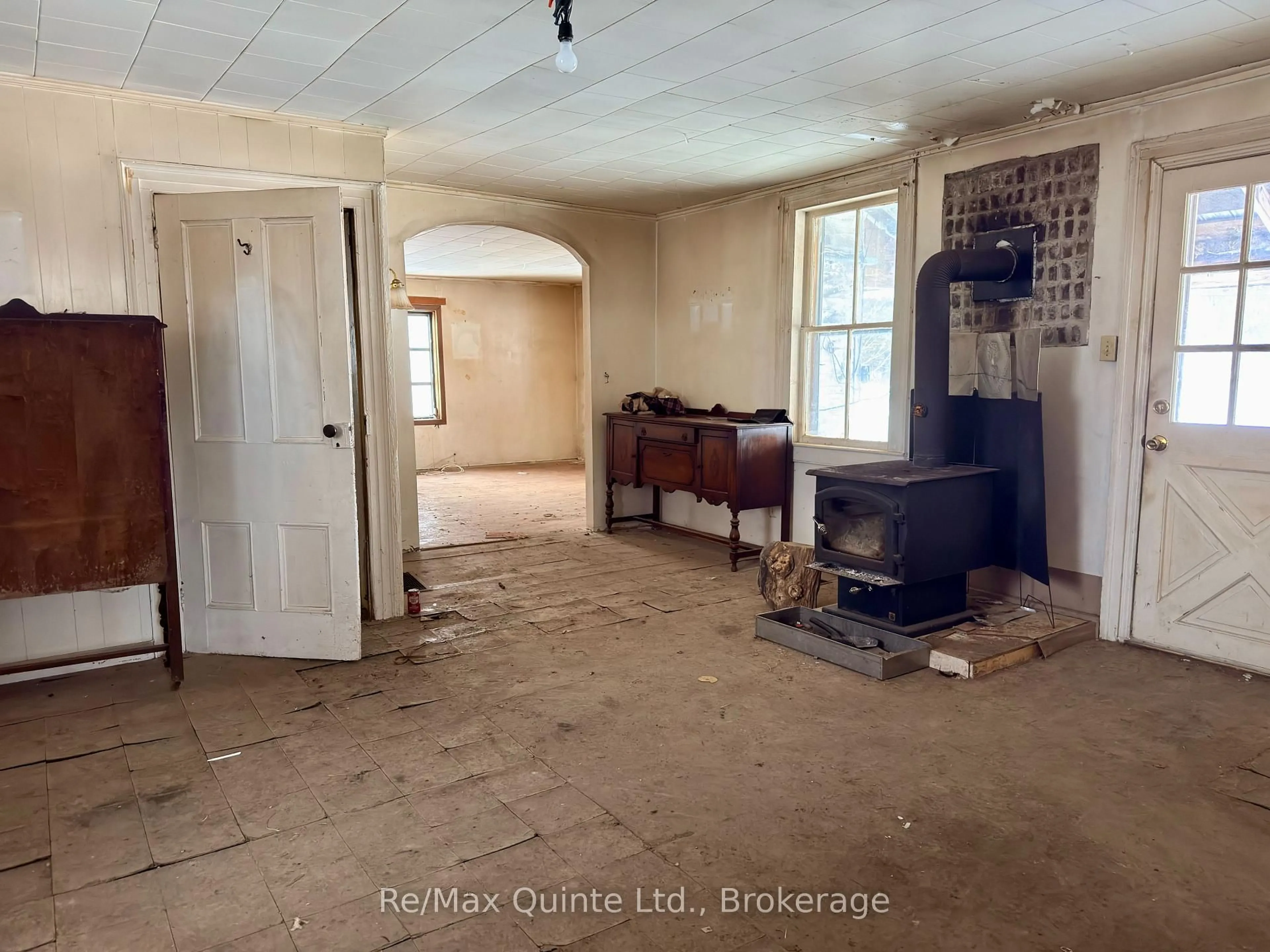 A pic of a room for 812 Enright Rd, Shannonville Ontario K0K 3A0