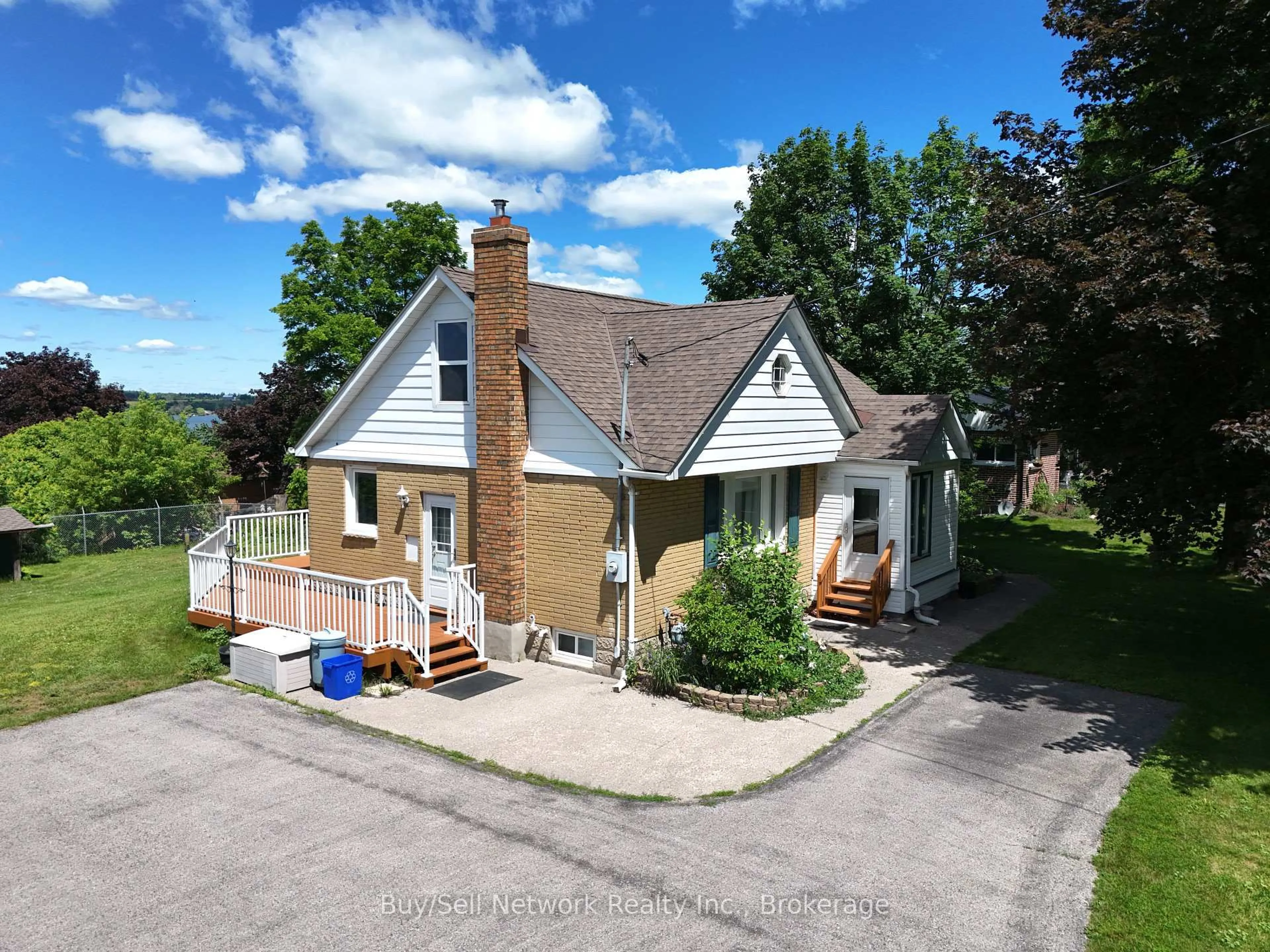 A pic from outside/outdoor area/front of a property/back of a property/a pic from drone, street for 962 Ward St, Selwyn Ontario K0L 1H0