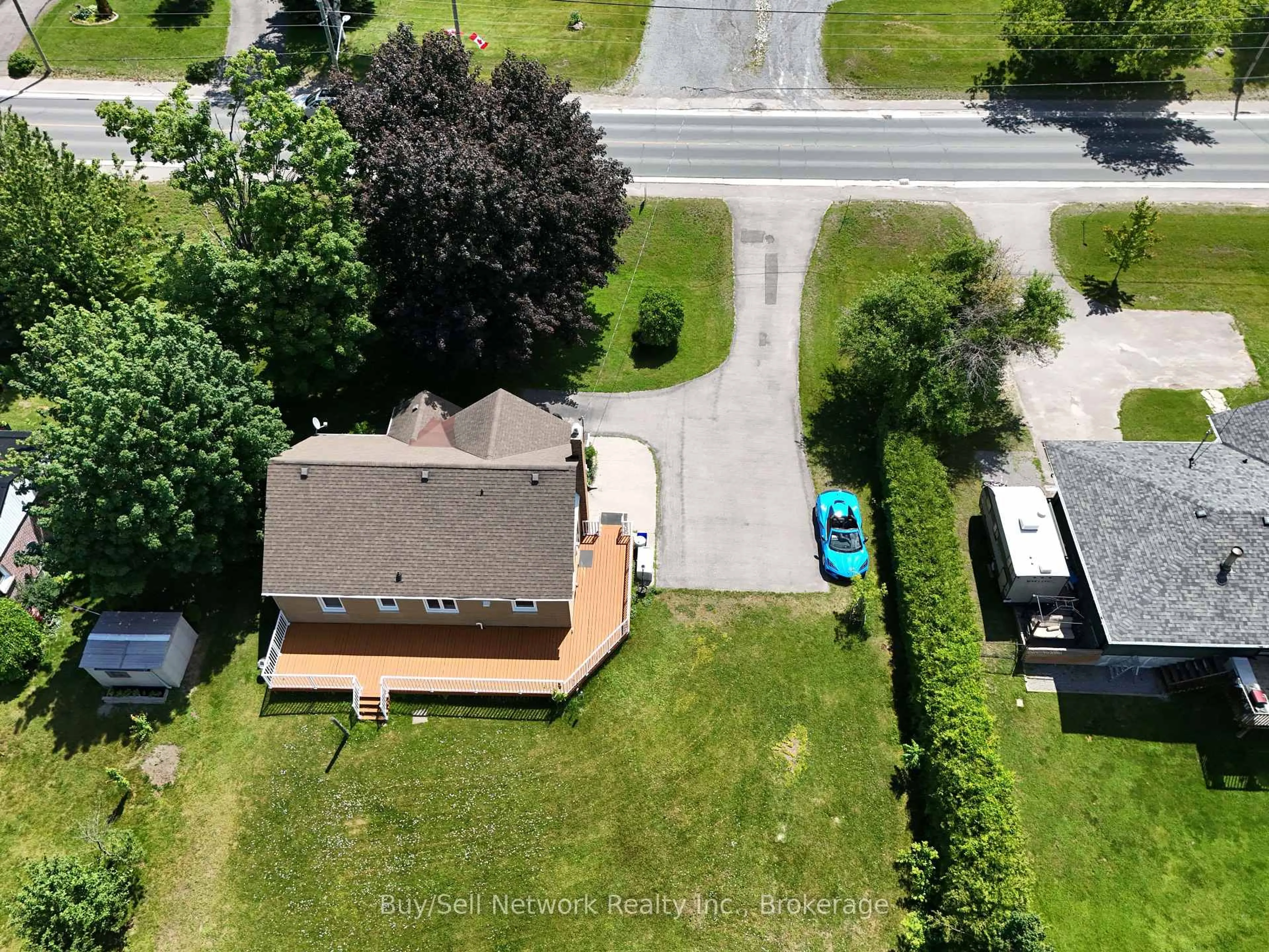 A pic from outside/outdoor area/front of a property/back of a property/a pic from drone, street for 962 Ward St, Selwyn Ontario K0L 1H0