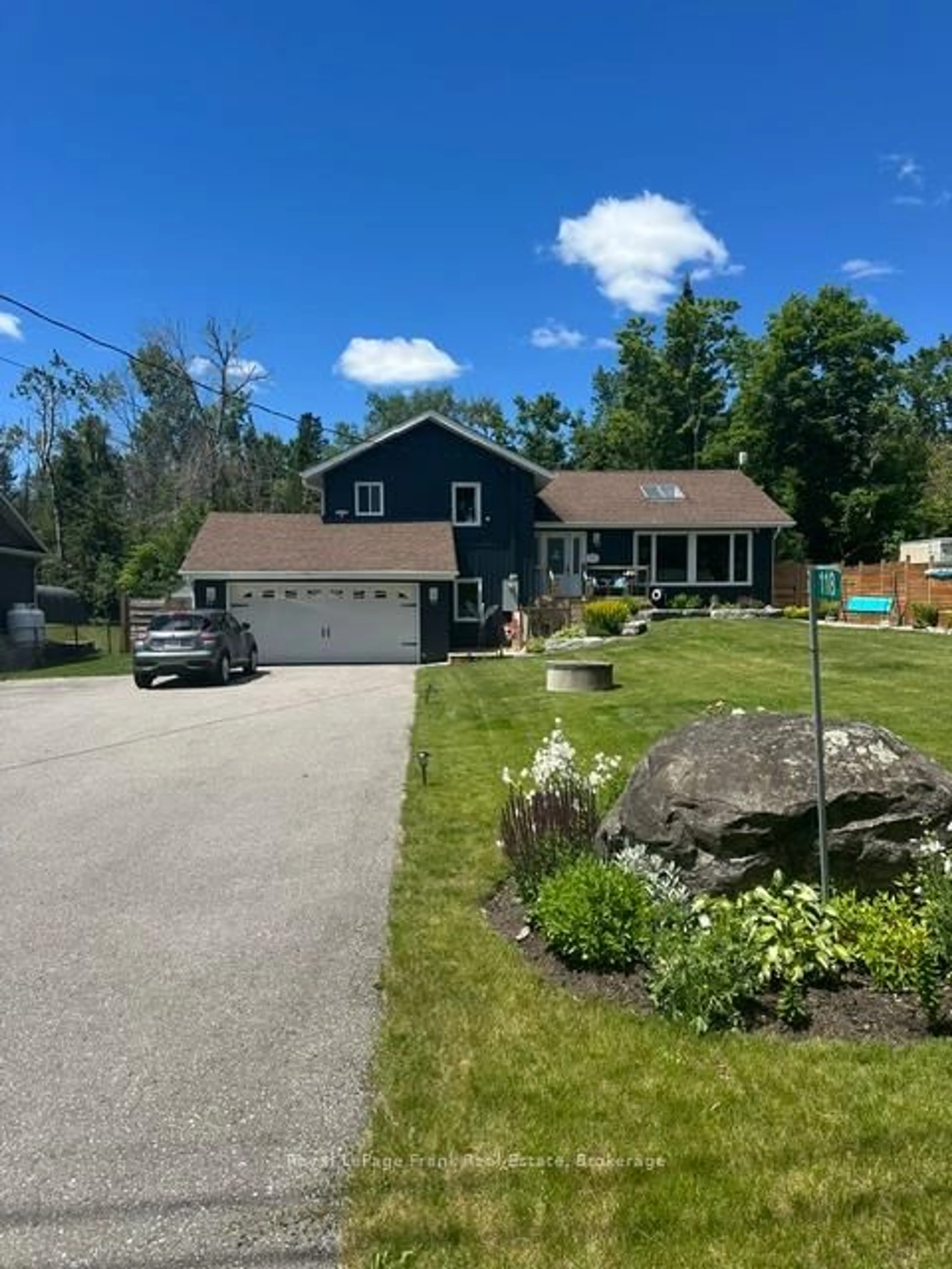 A pic from outside/outdoor area/front of a property/back of a property/a pic from drone, street for 118 Echo Bay Rd, Kawartha Lakes Ontario K0M 1A0