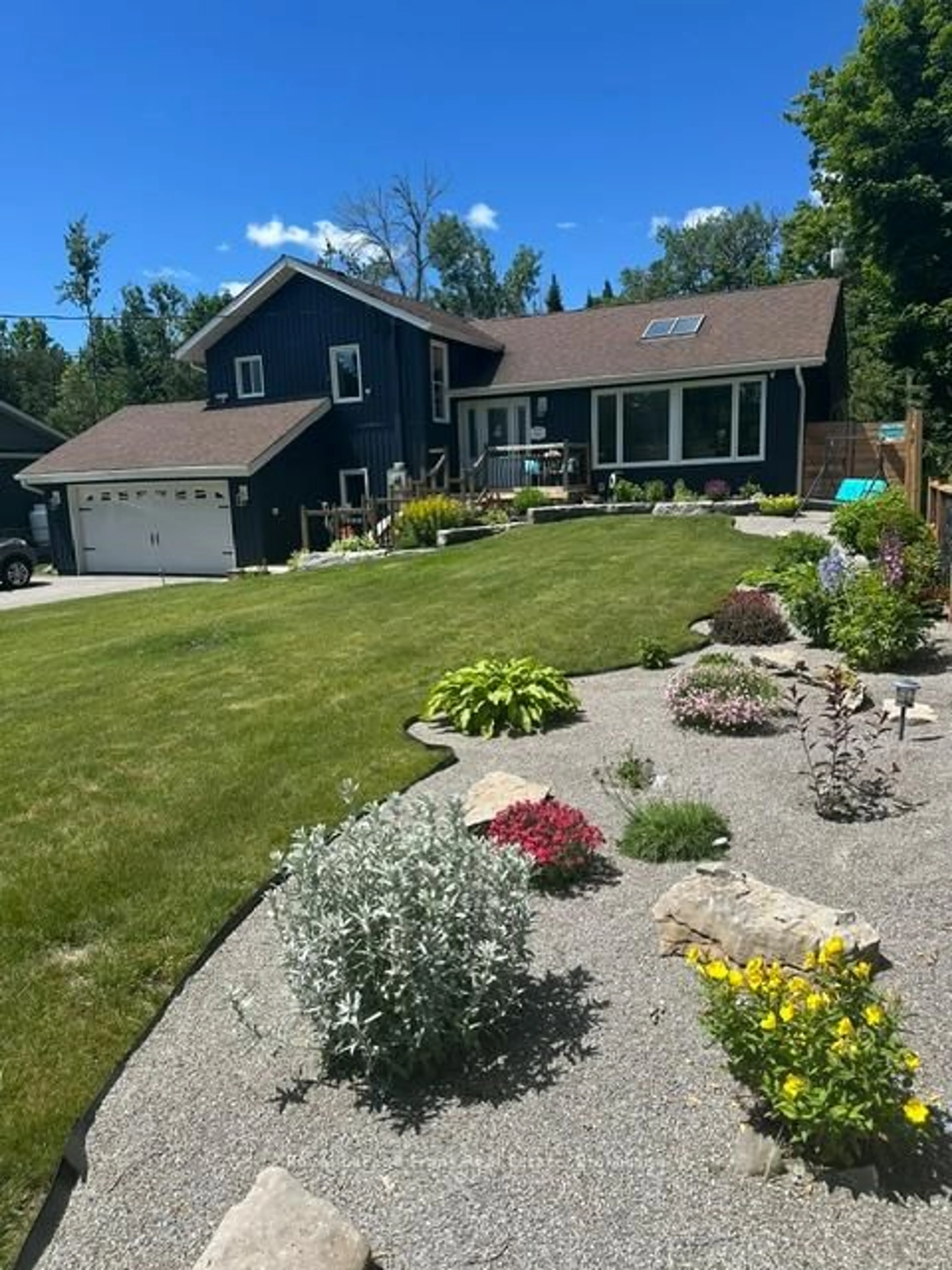 A pic from outside/outdoor area/front of a property/back of a property/a pic from drone, unknown for 118 Echo Bay Rd, Kawartha Lakes Ontario K0M 1A0
