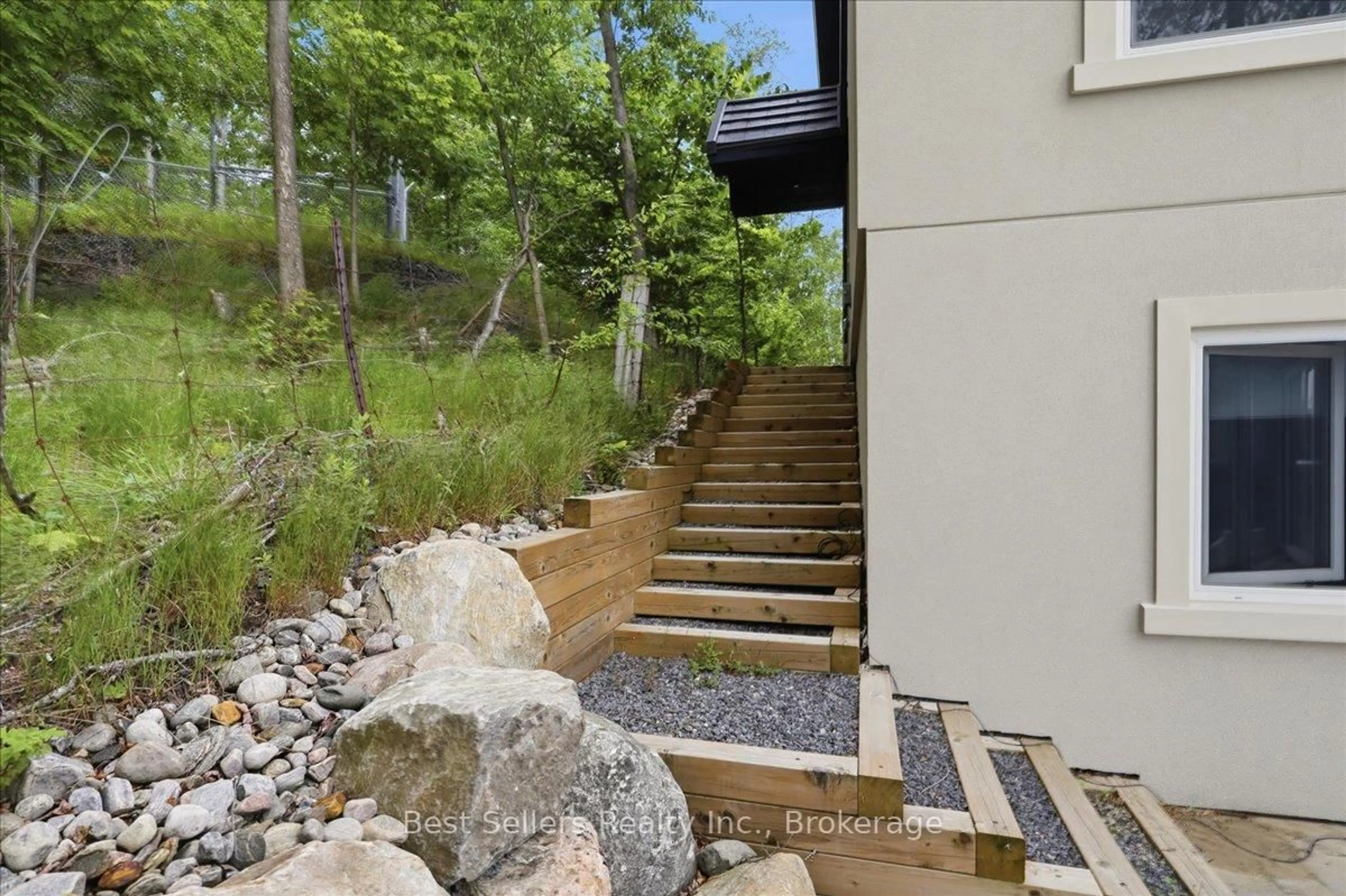 Stairs for 54 Florence St, Huntsville Ontario P1H 1V5