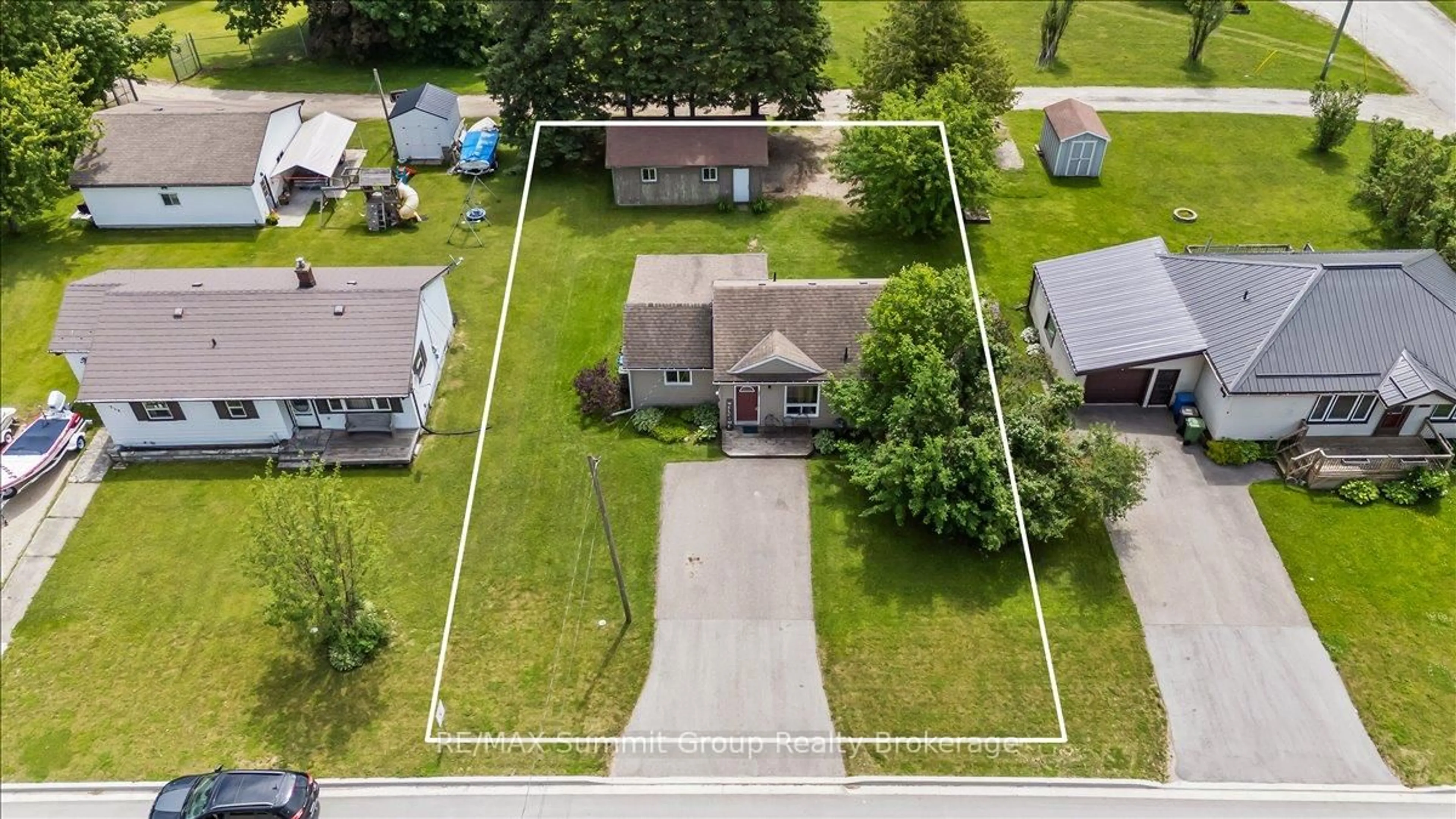 A pic from outside/outdoor area/front of a property/back of a property/a pic from drone, street for 260 Victoria St, Southgate Ontario N0C 1B0