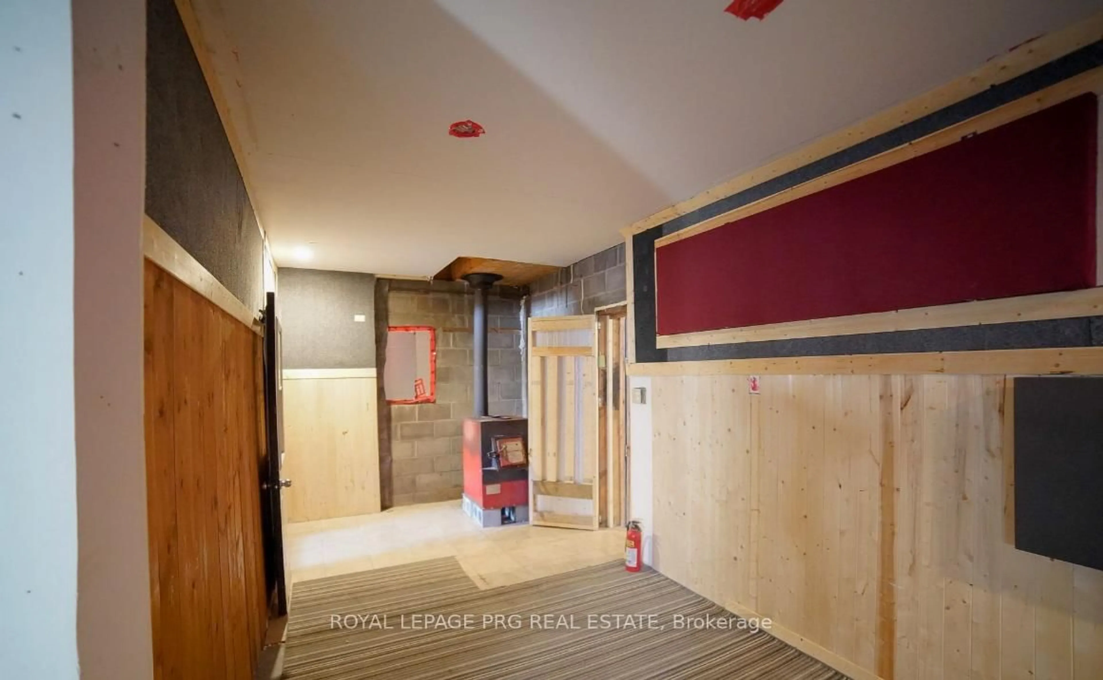 Indoor foyer for 1521 FOUR MILE LAKE Rd, North Bay Ontario P1B 8G2