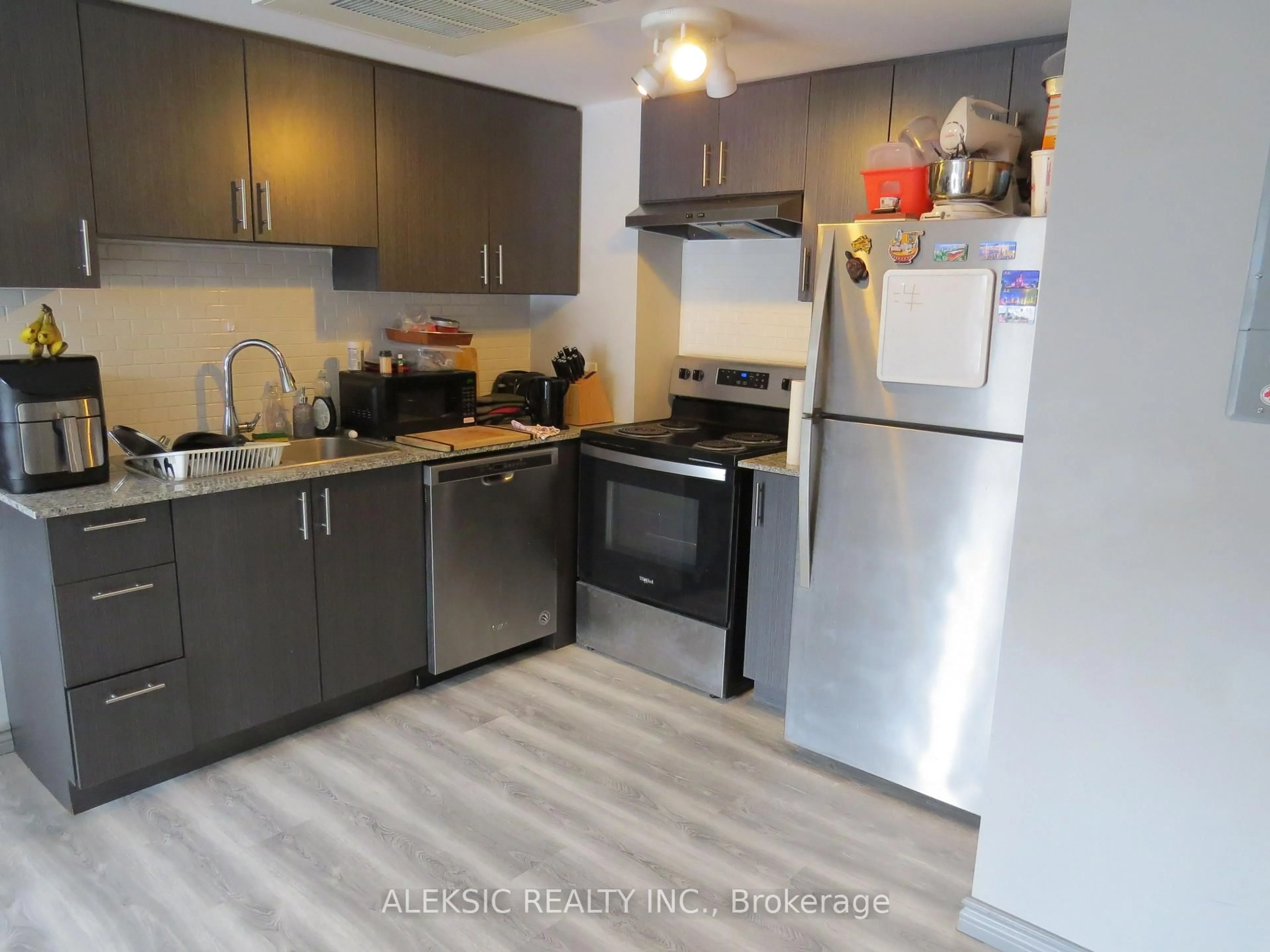 Standard kitchen, unknown for 275 Larch St #H404, Waterloo Ontario N2L 3R2