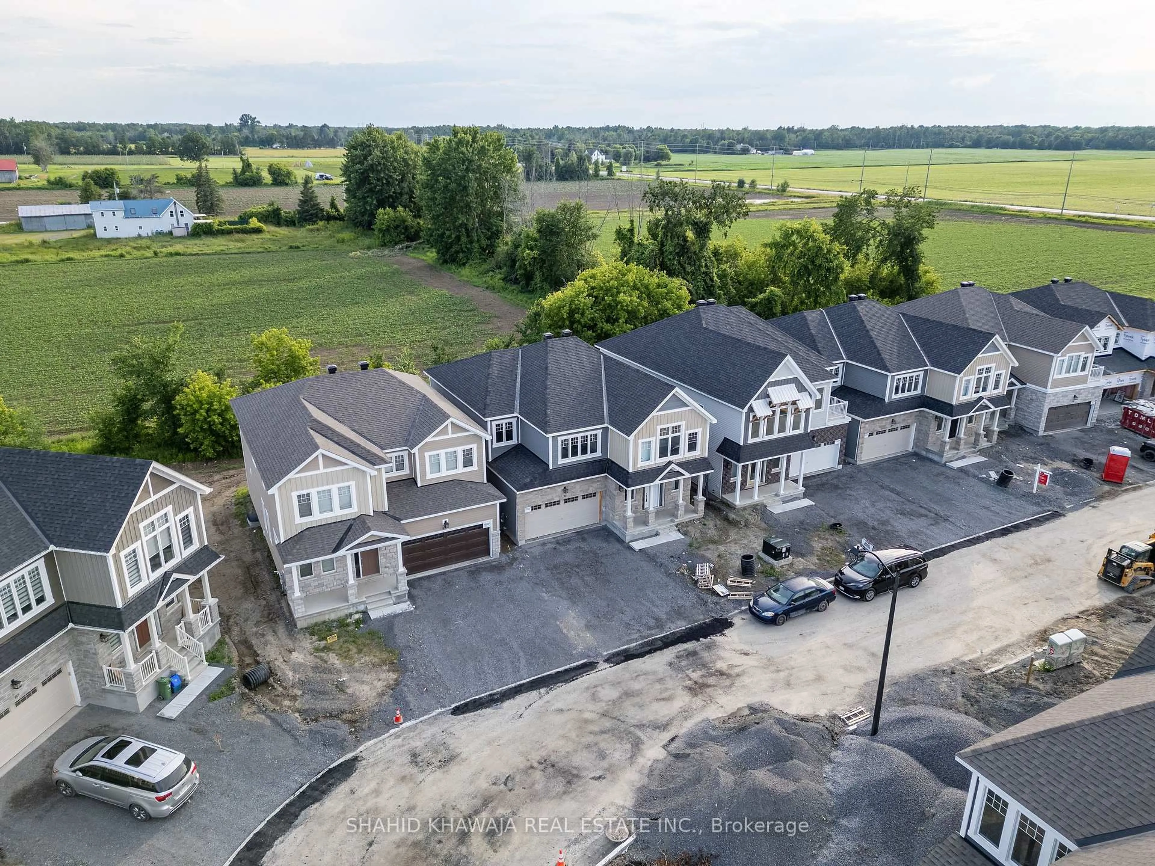 A pic from outside/outdoor area/front of a property/back of a property/a pic from drone, unknown for 93 Hackamore Cres, Richmond Ontario K0A 2Z0