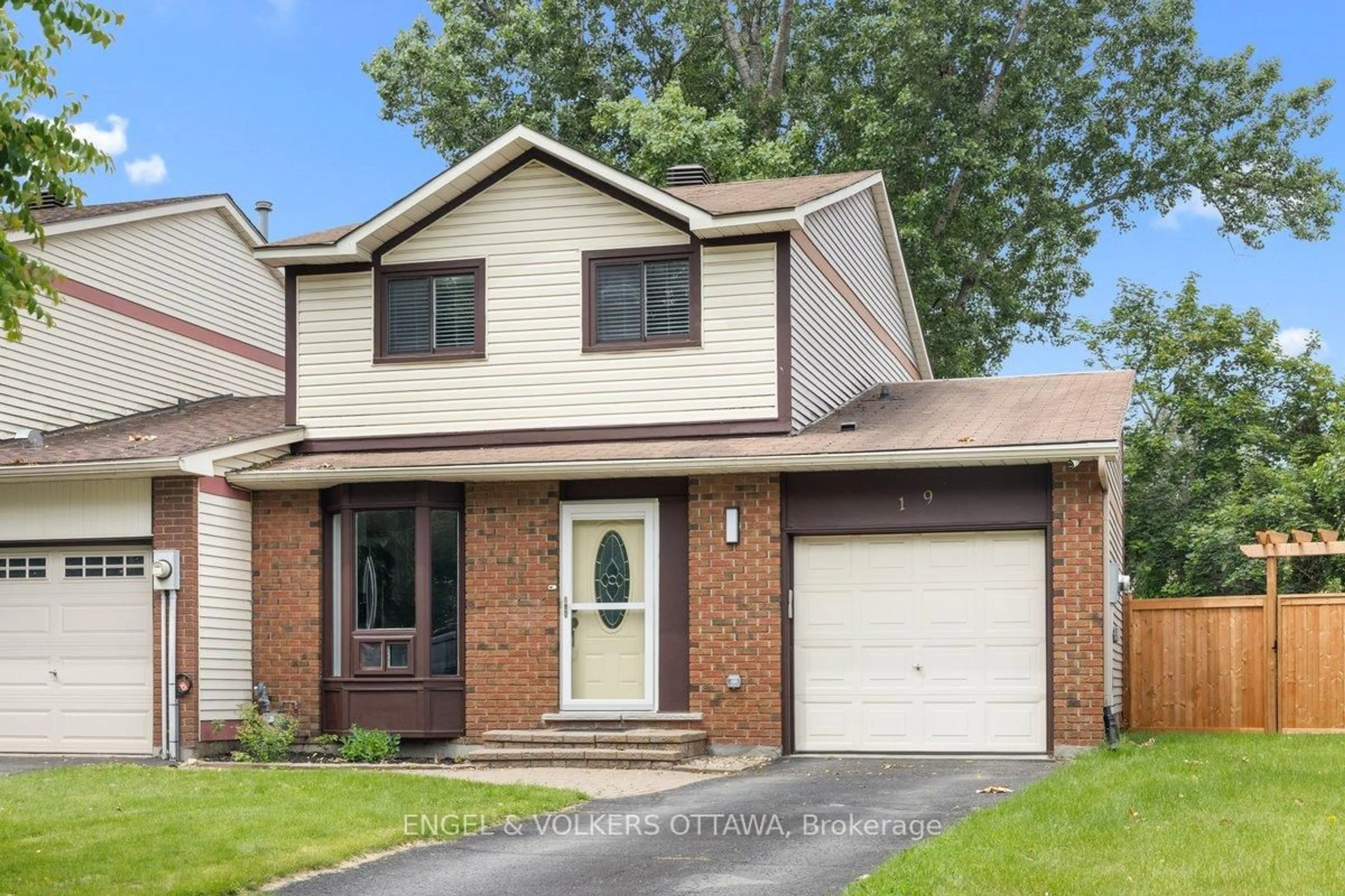 Home with vinyl exterior material, street for 19 WESSEX Rd, Ottawa Ontario K2J 1S4