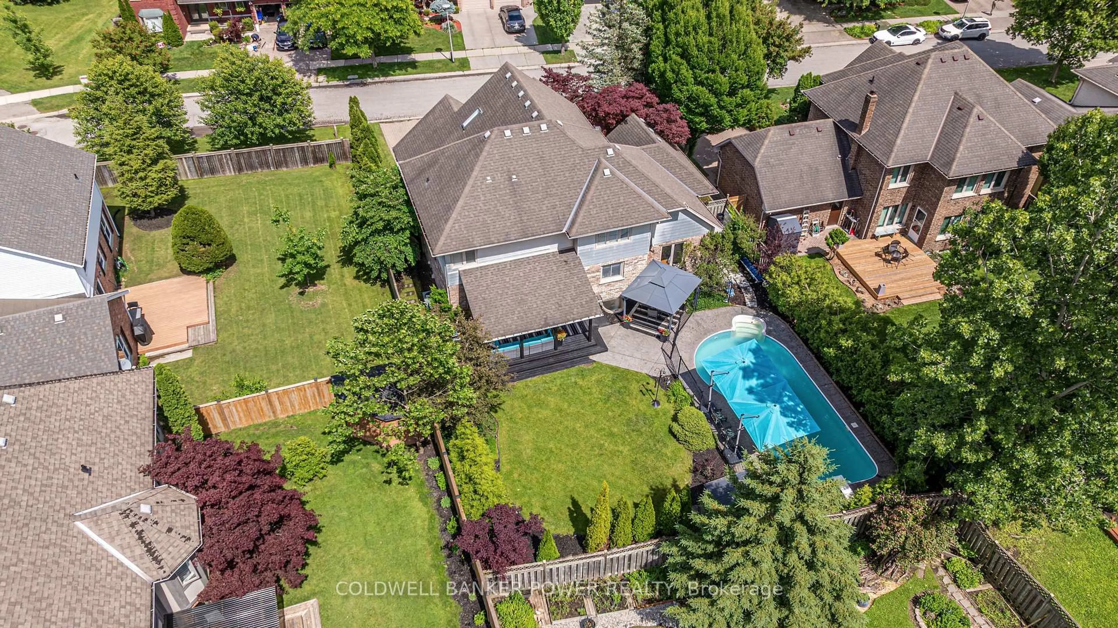 A pic from outside/outdoor area/front of a property/back of a property/a pic from drone, street for 54 Grasmere Cres, London North Ontario N6G 4N8