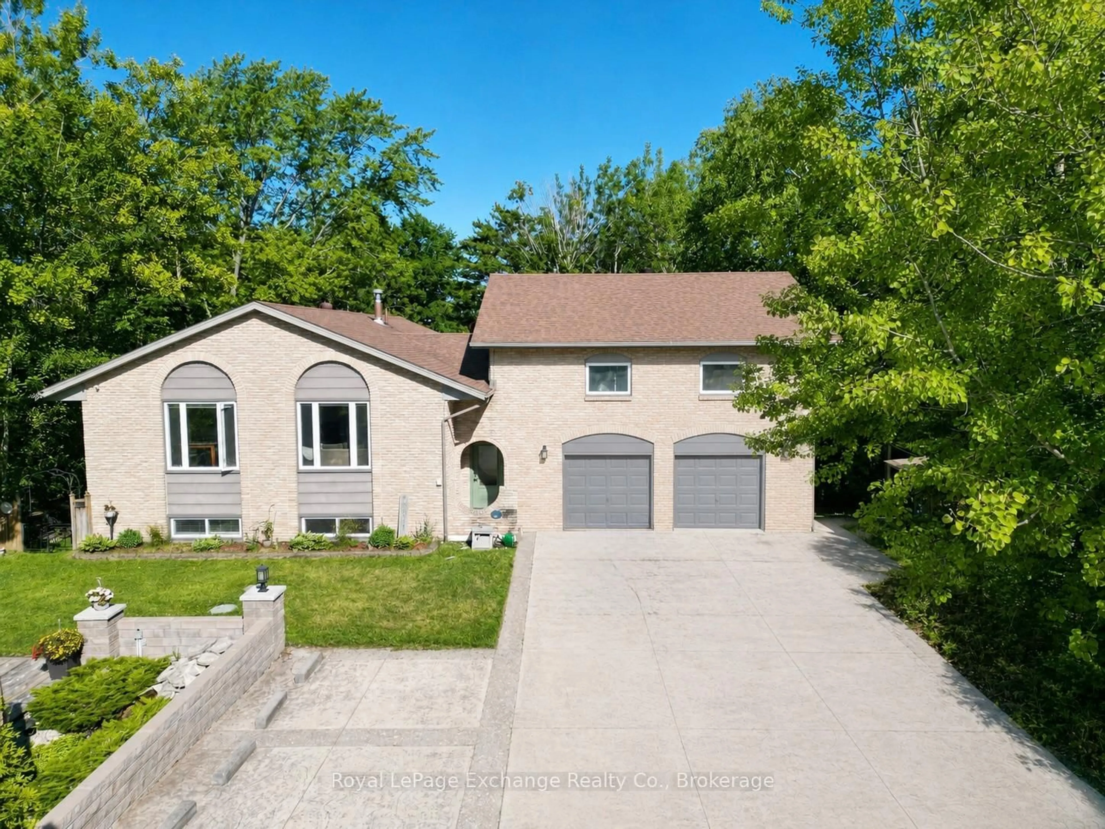A pic from outside/outdoor area/front of a property/back of a property/a pic from drone, street for 71 Upper Lorne Beach Rd, Kincardine Ontario N0G 2T0