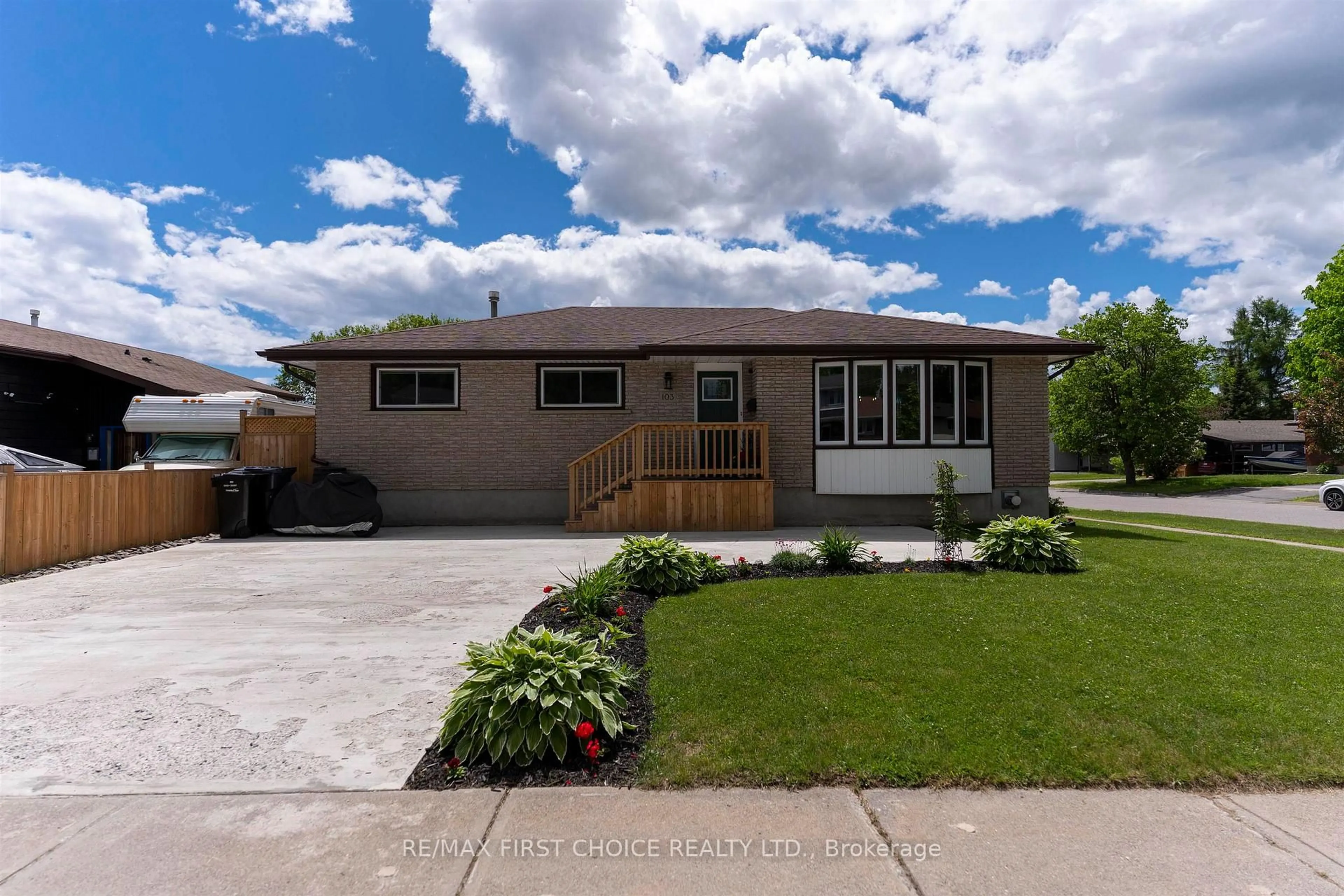 Unknown for 103 Welland St, Thunder Bay Ontario P7A 7T7