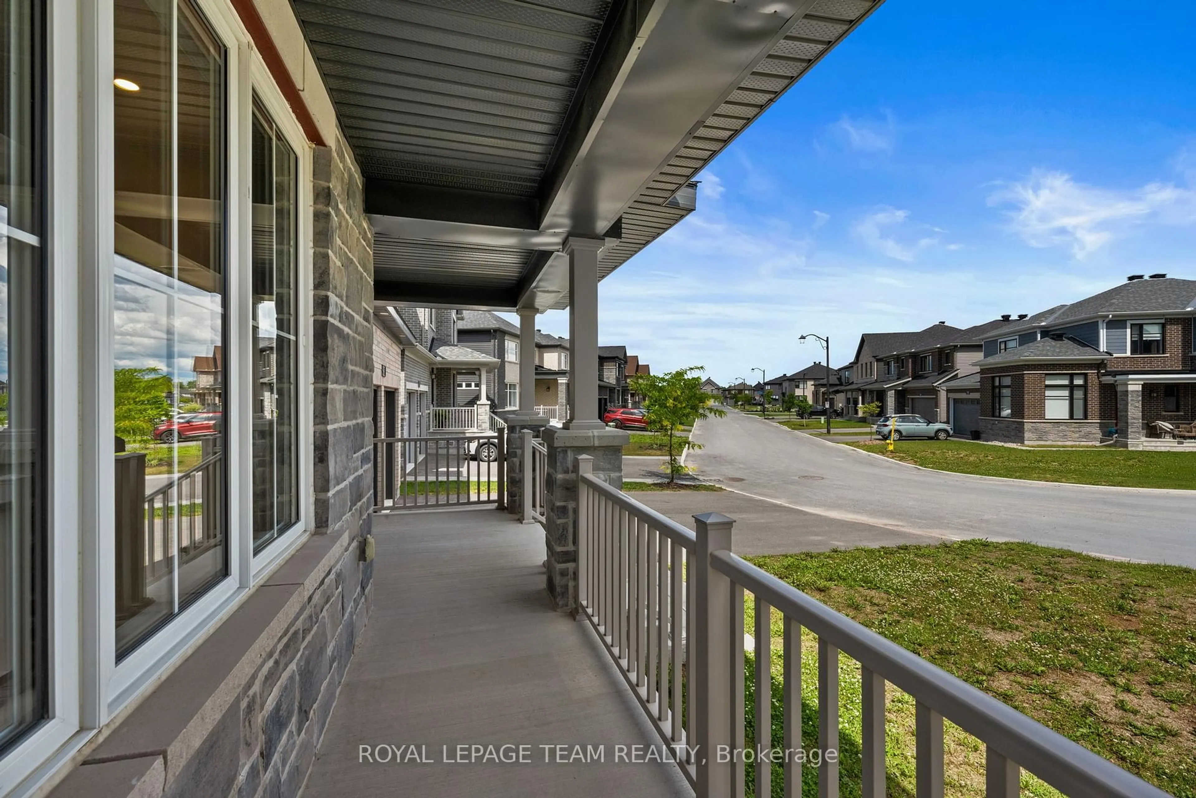 Patio, street for 590 Anchor Circ, Ottawa Ontario K4M 0X4