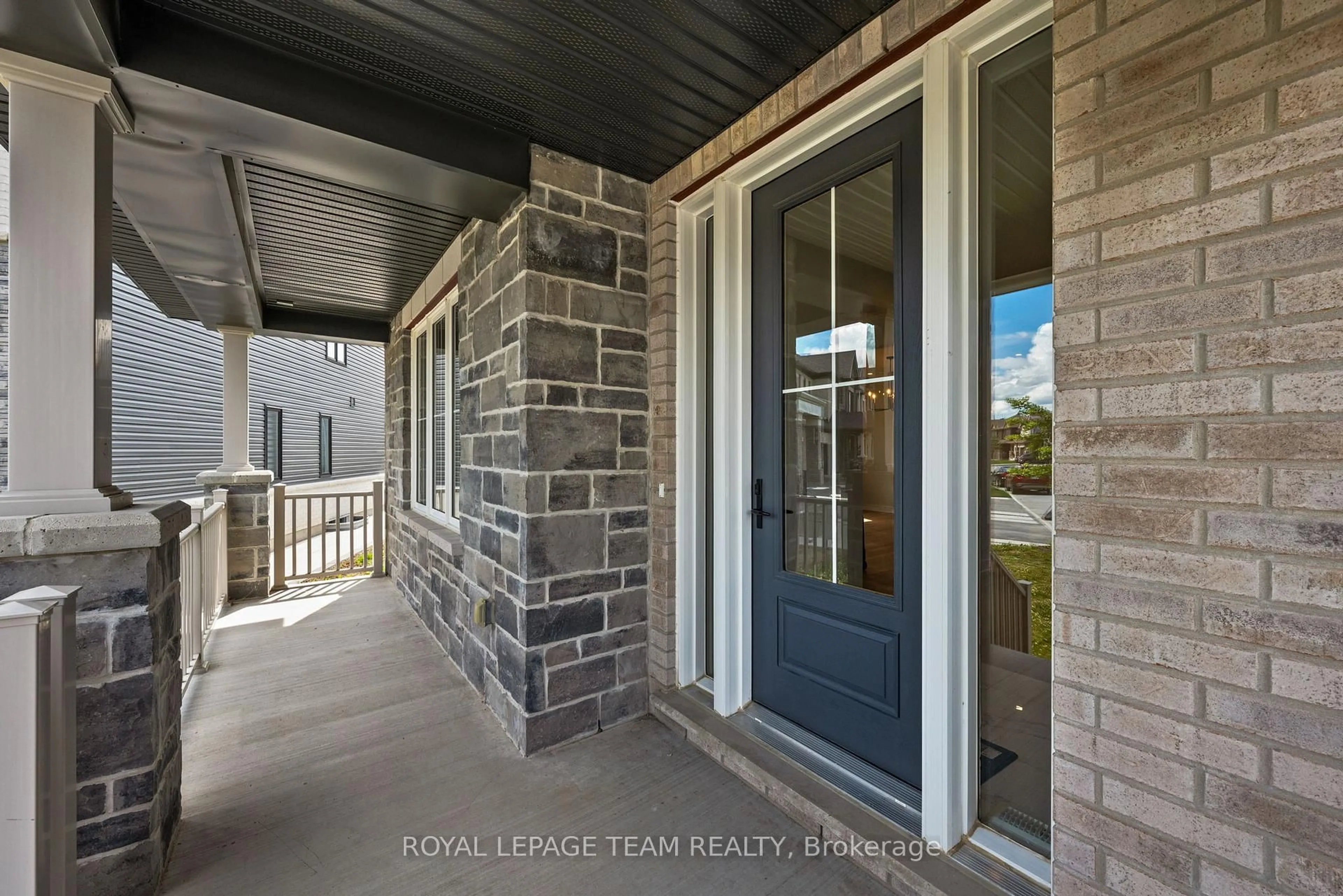 Indoor entryway for 590 Anchor Circ, Ottawa Ontario K4M 0X4