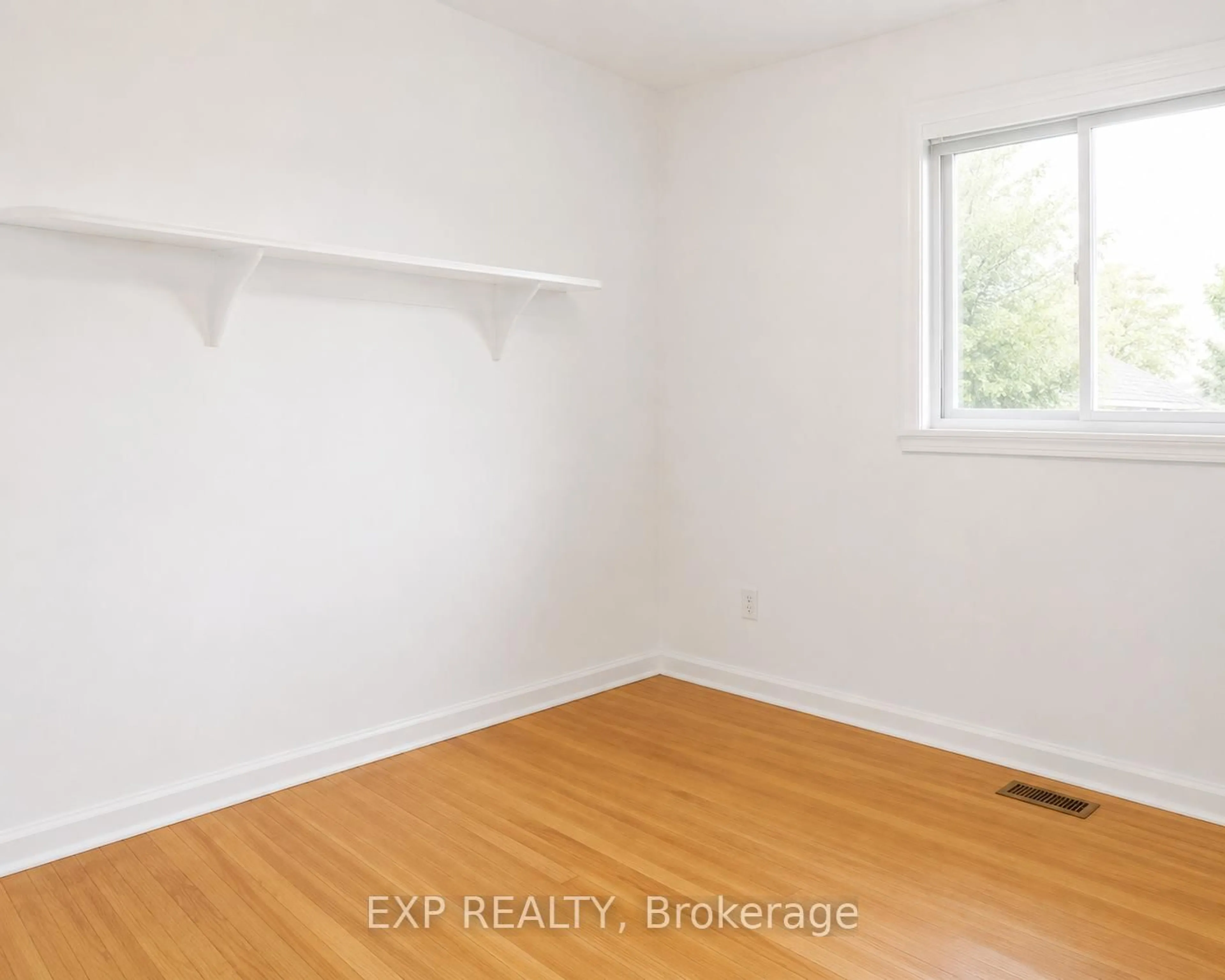 A pic of a room for 2473 Walkley Rd, Ottawa Ontario K1G 3H2