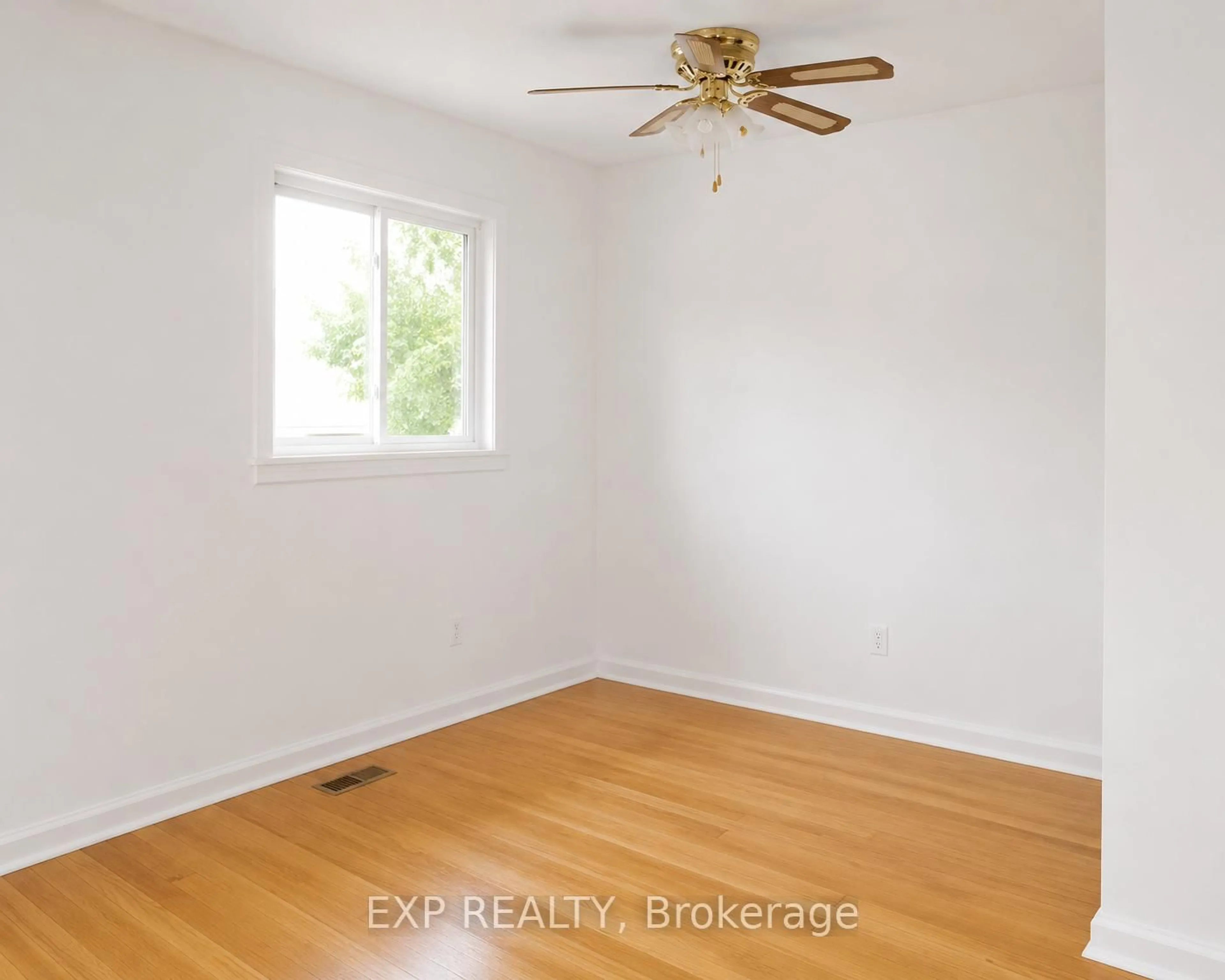 A pic of a room for 2473 Walkley Rd, Ottawa Ontario K1G 3H2