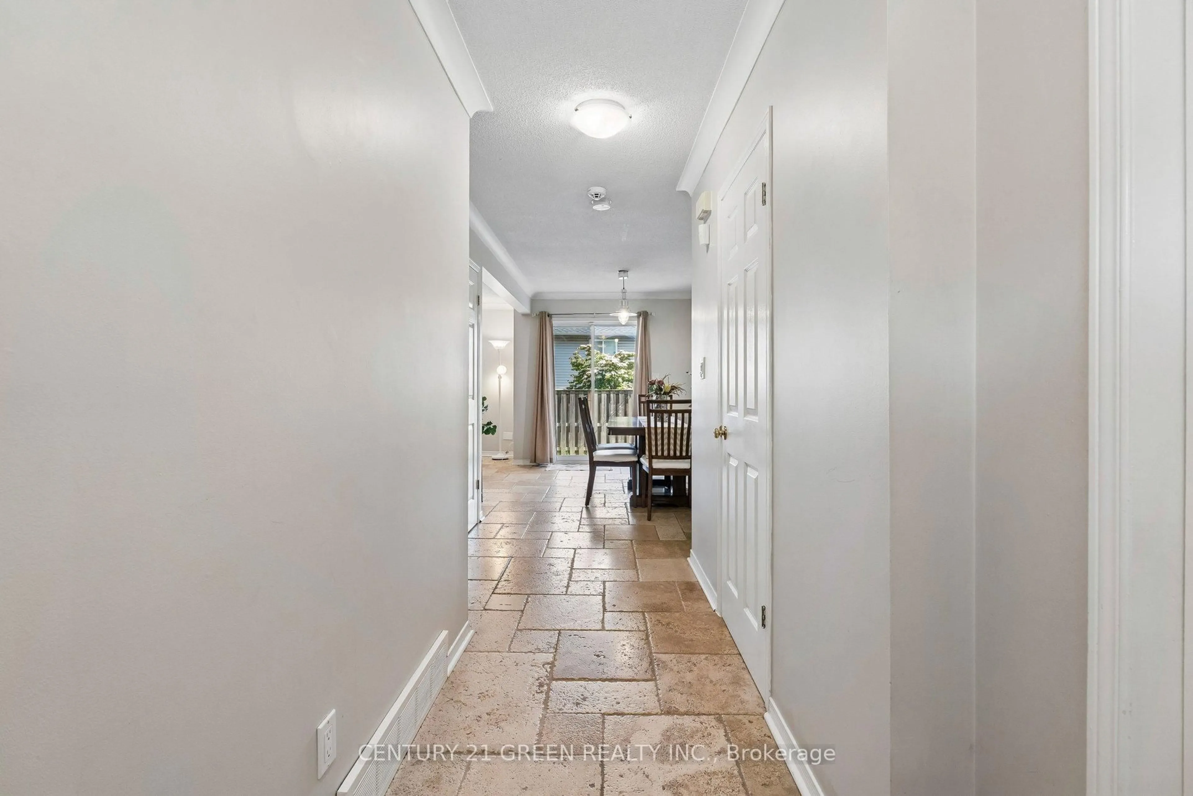 Indoor entryway for 7470 Monastery Dr #4, Niagara Falls Ontario L2H 3B3