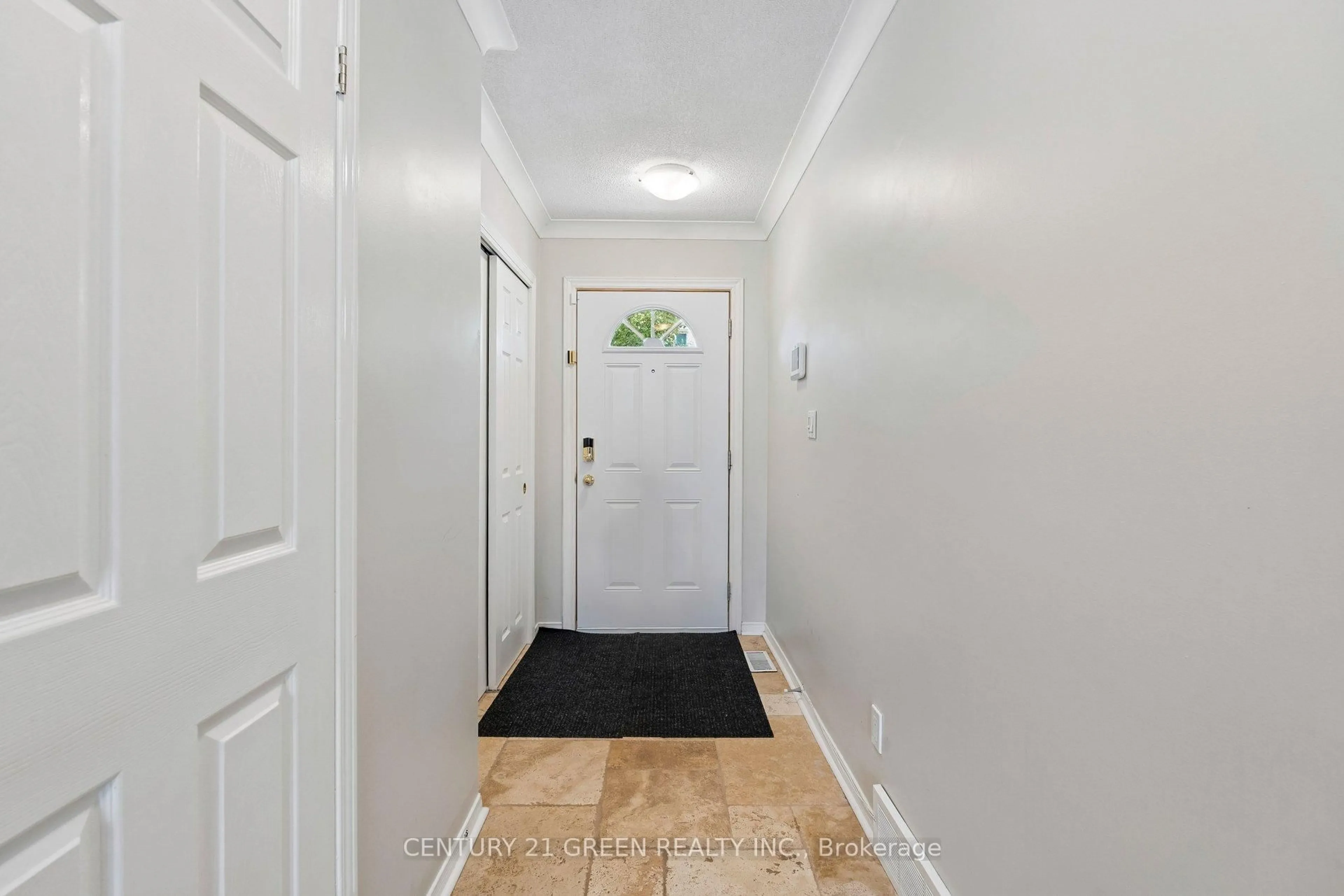 Indoor entryway for 7470 Monastery Dr #4, Niagara Falls Ontario L2H 3B3