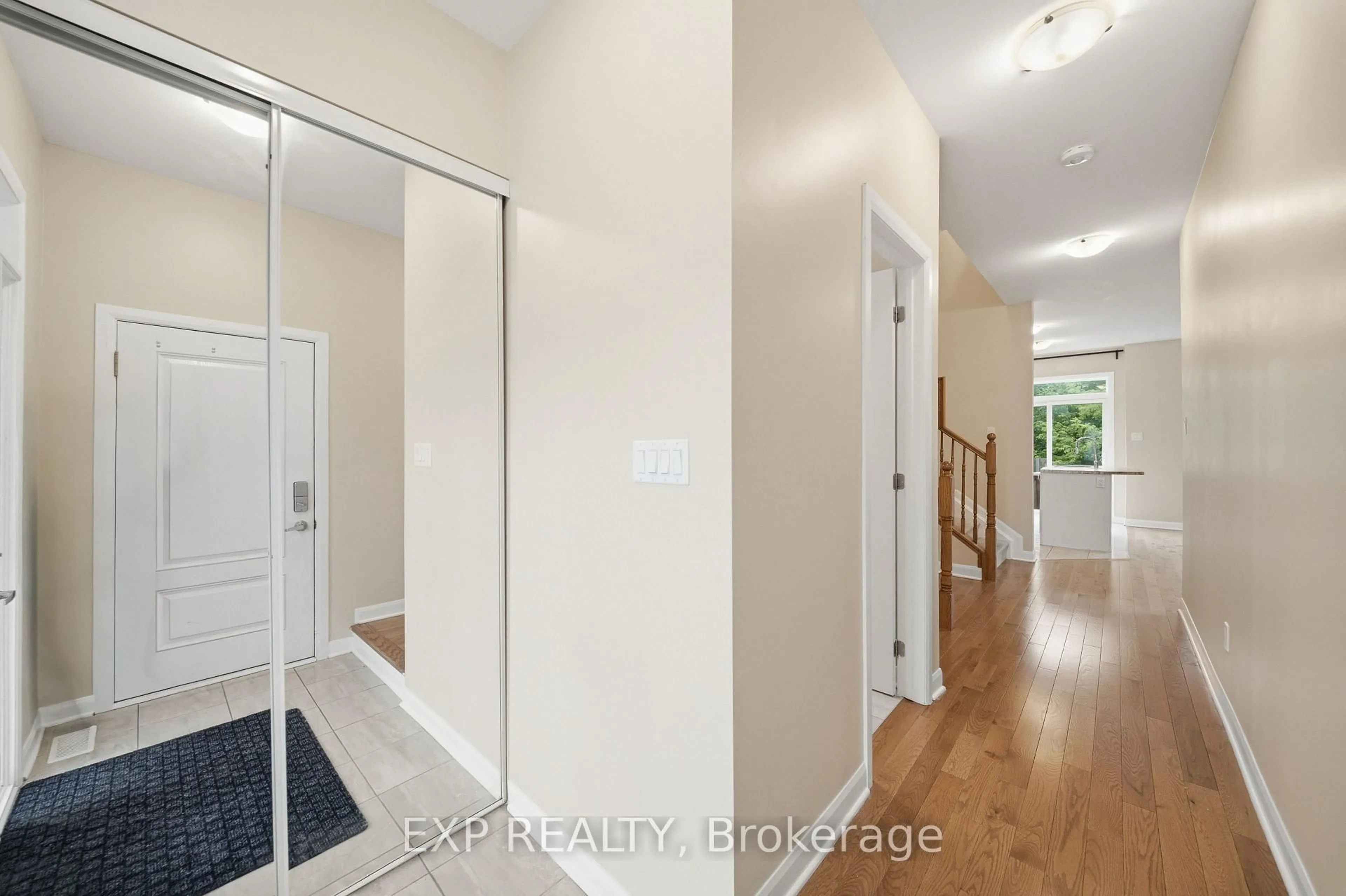 Indoor entryway for 222 Geyser Pl, Ottawa Ontario K2J 6P1