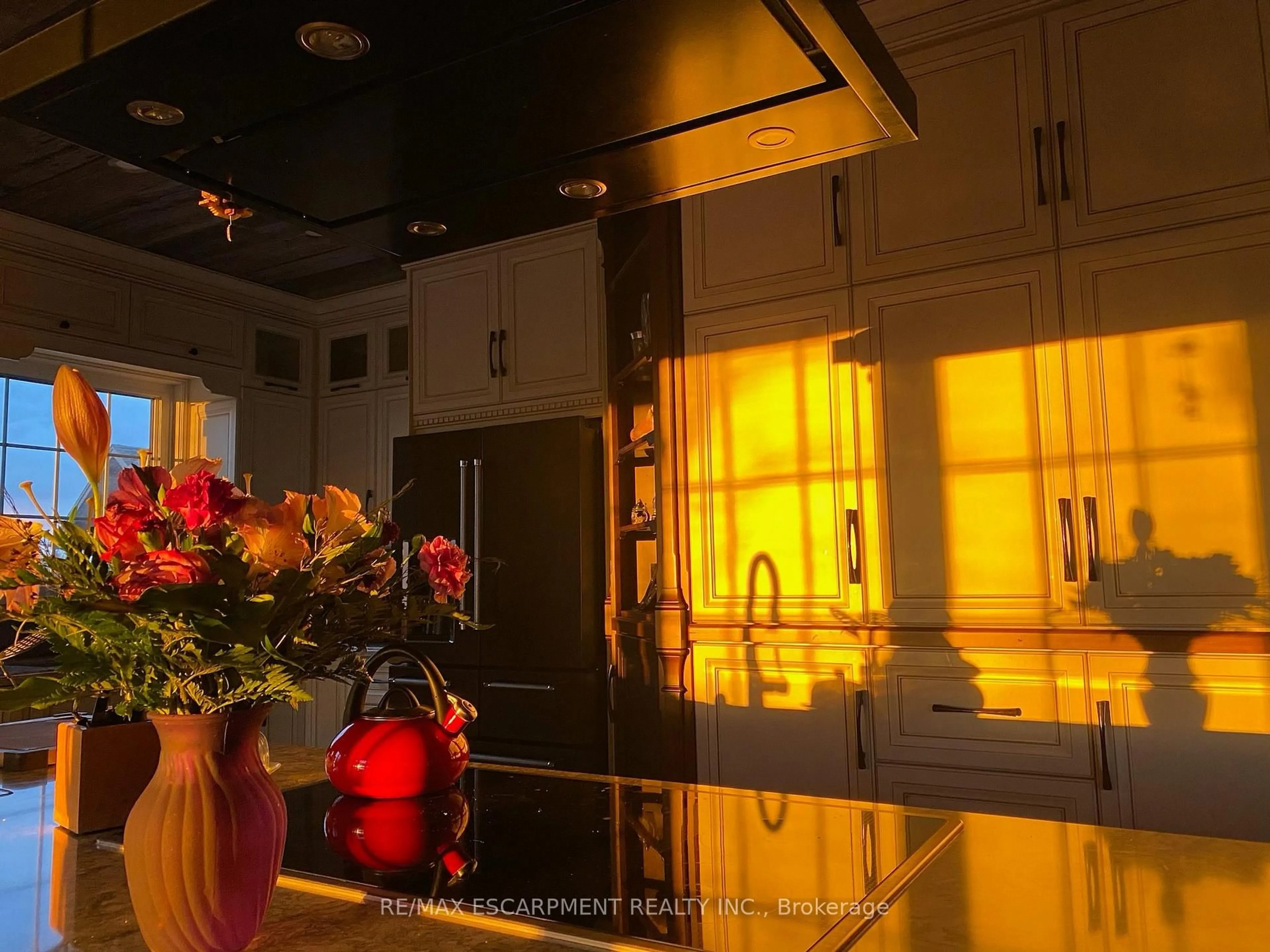 Indoor foyer for 314 7th Concession Rd, Hamilton Ontario L8B 1T5