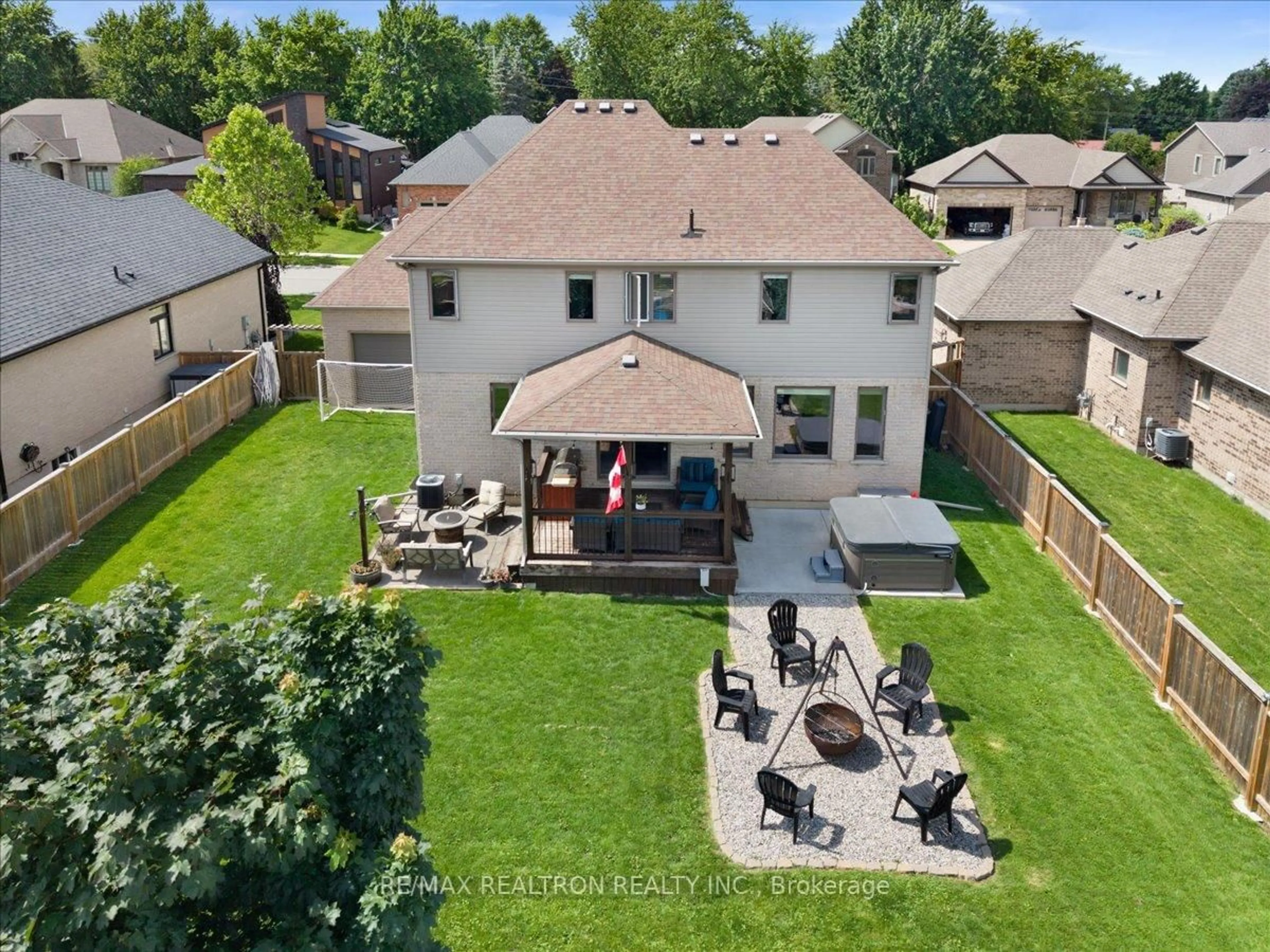 A pic from outside/outdoor area/front of a property/back of a property/a pic from drone, street for 177 MARTIN Dr, Middlesex Centre Ontario N0M 2A0