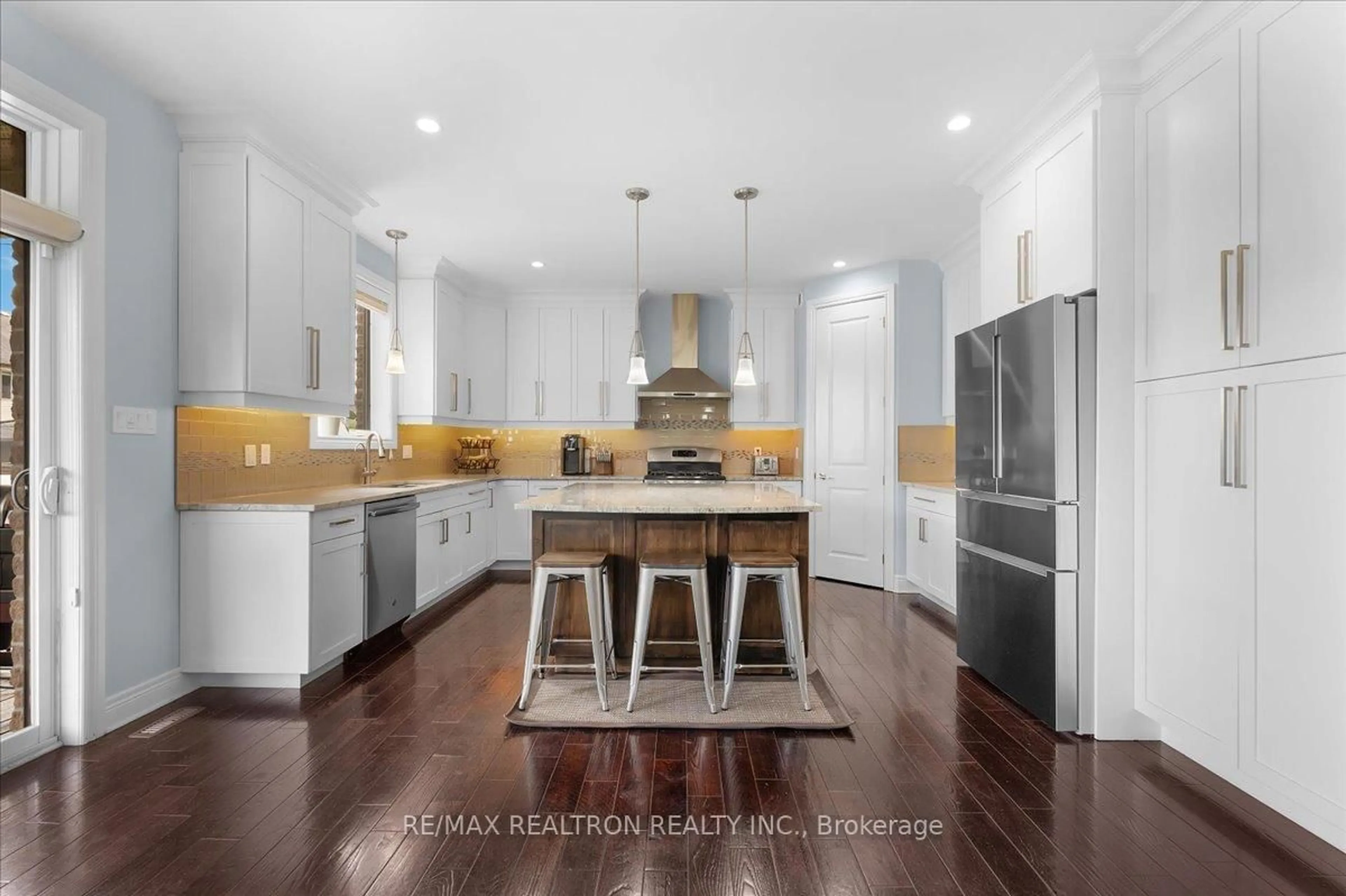 Contemporary kitchen, unknown for 177 MARTIN Dr, Middlesex Centre Ontario N0M 2A0
