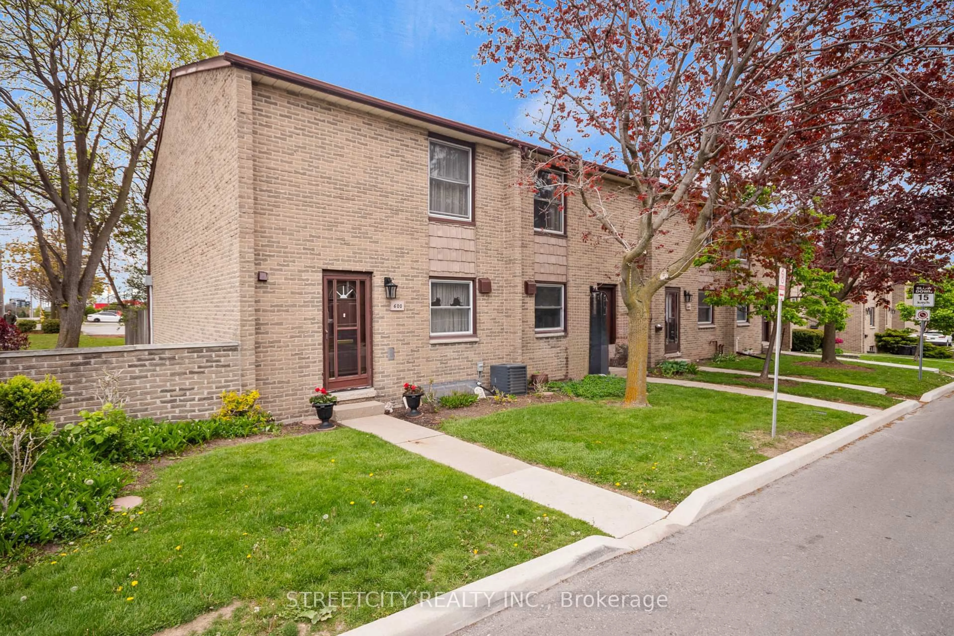 Home with brick exterior material, street for 600 Wonderland Rd, London South Ontario N6H 4Y8
