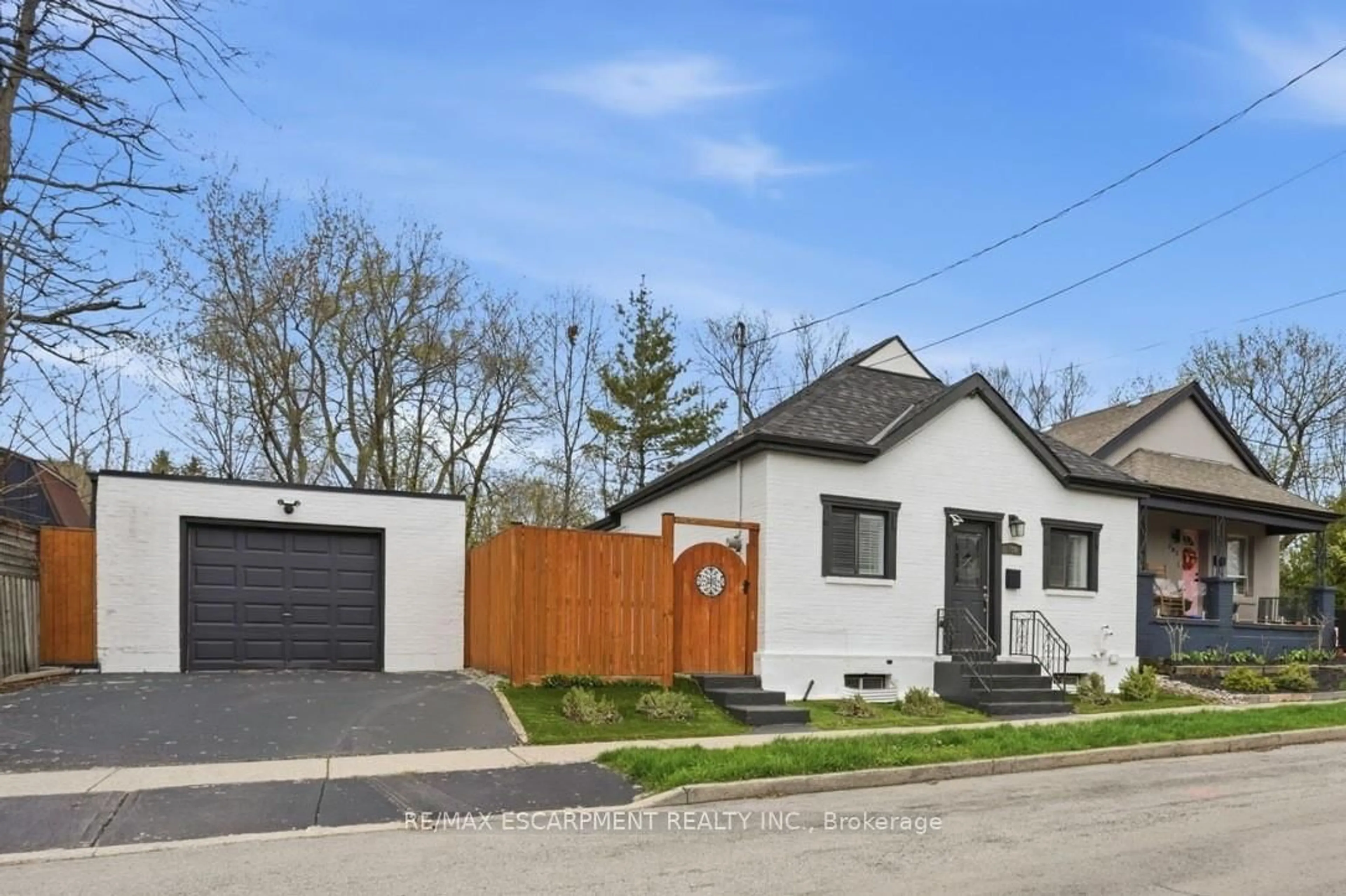 Home with brick exterior material, street for 390 Hunter St, Hamilton Ontario L8P 1S9