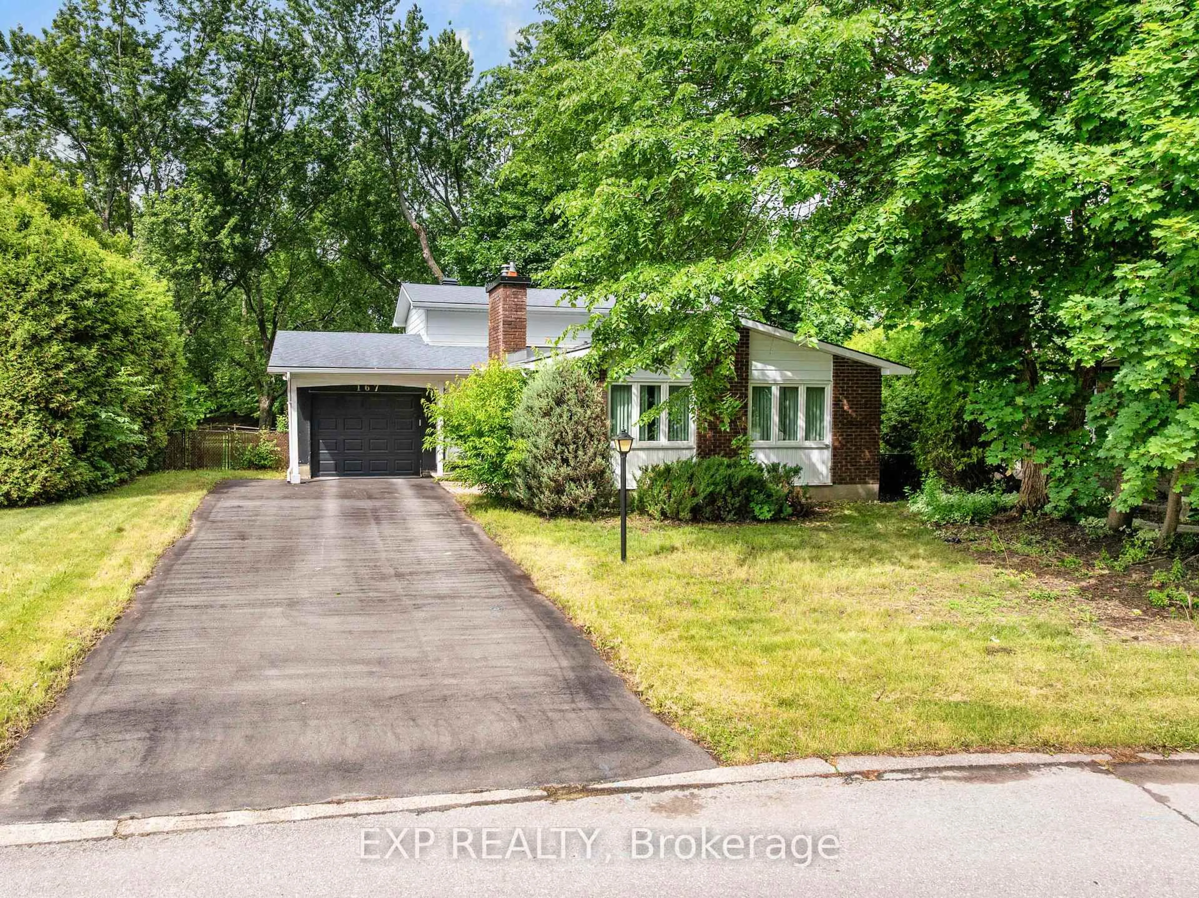 A pic from outside/outdoor area/front of a property/back of a property/a pic from drone, street for 167 Withrow Ave, Ottawa Ontario K2G 2J6