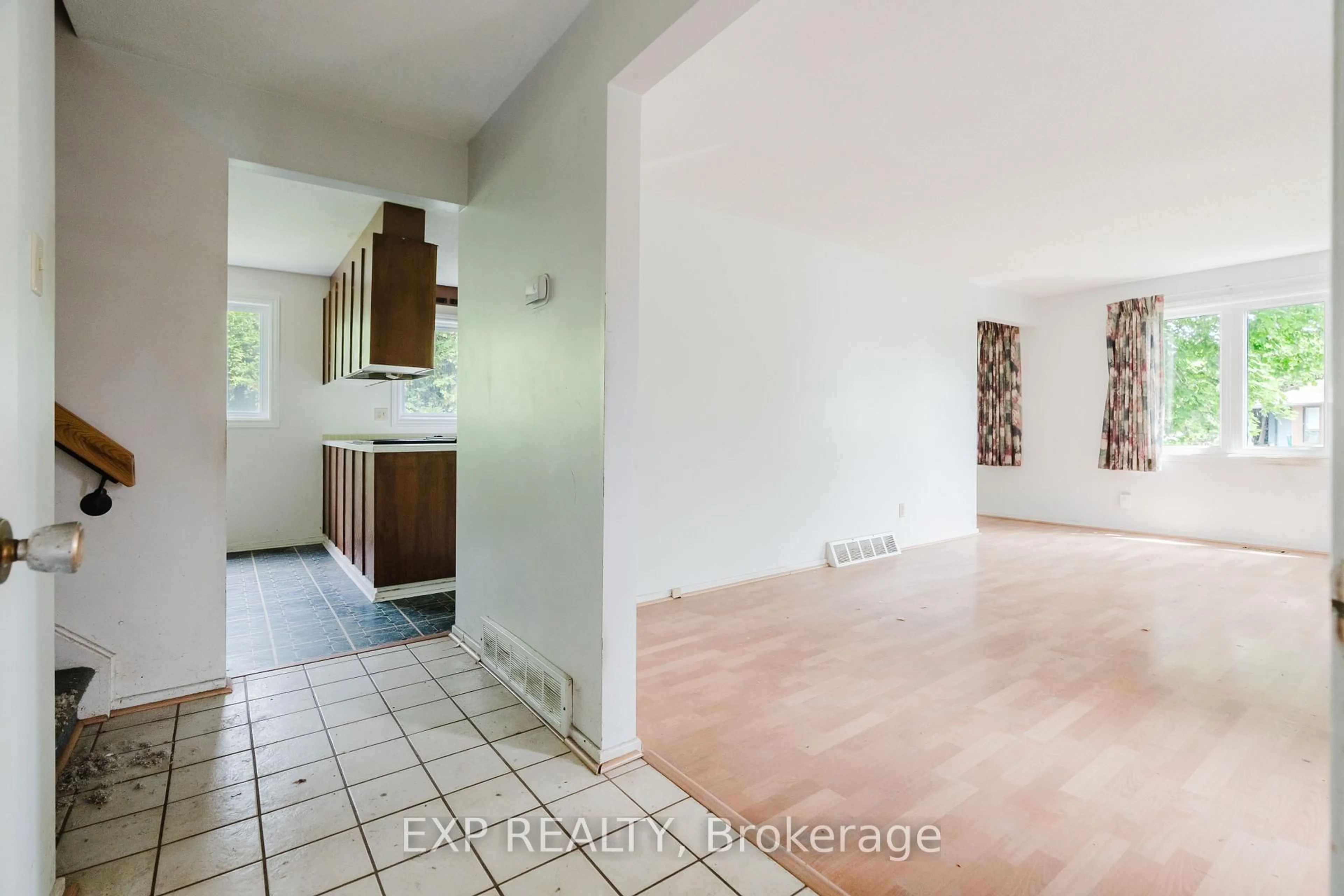 A pic of a room for 167 Withrow Ave, Ottawa Ontario K2G 2J6