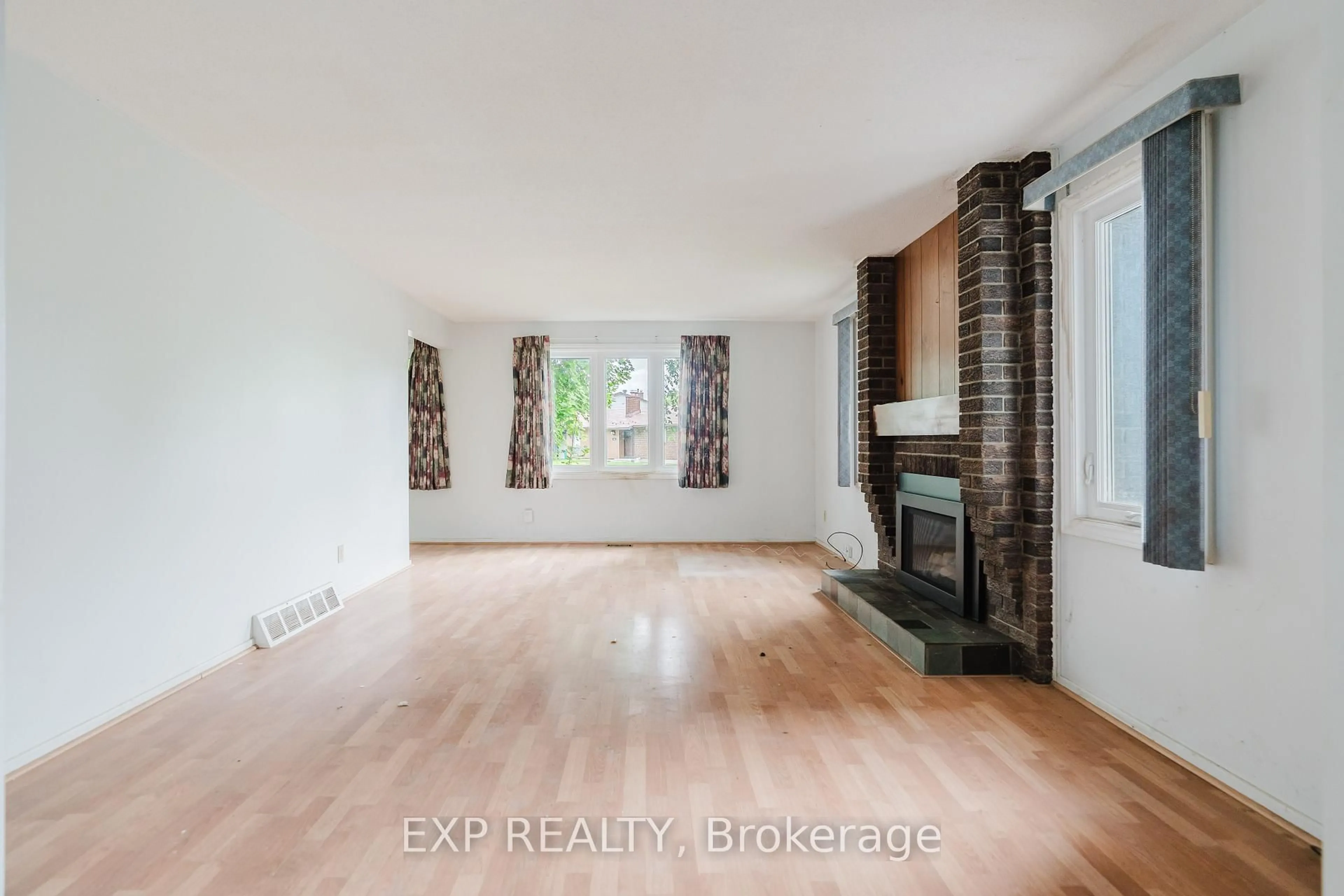 A pic of a room for 167 Withrow Ave, Ottawa Ontario K2G 2J6
