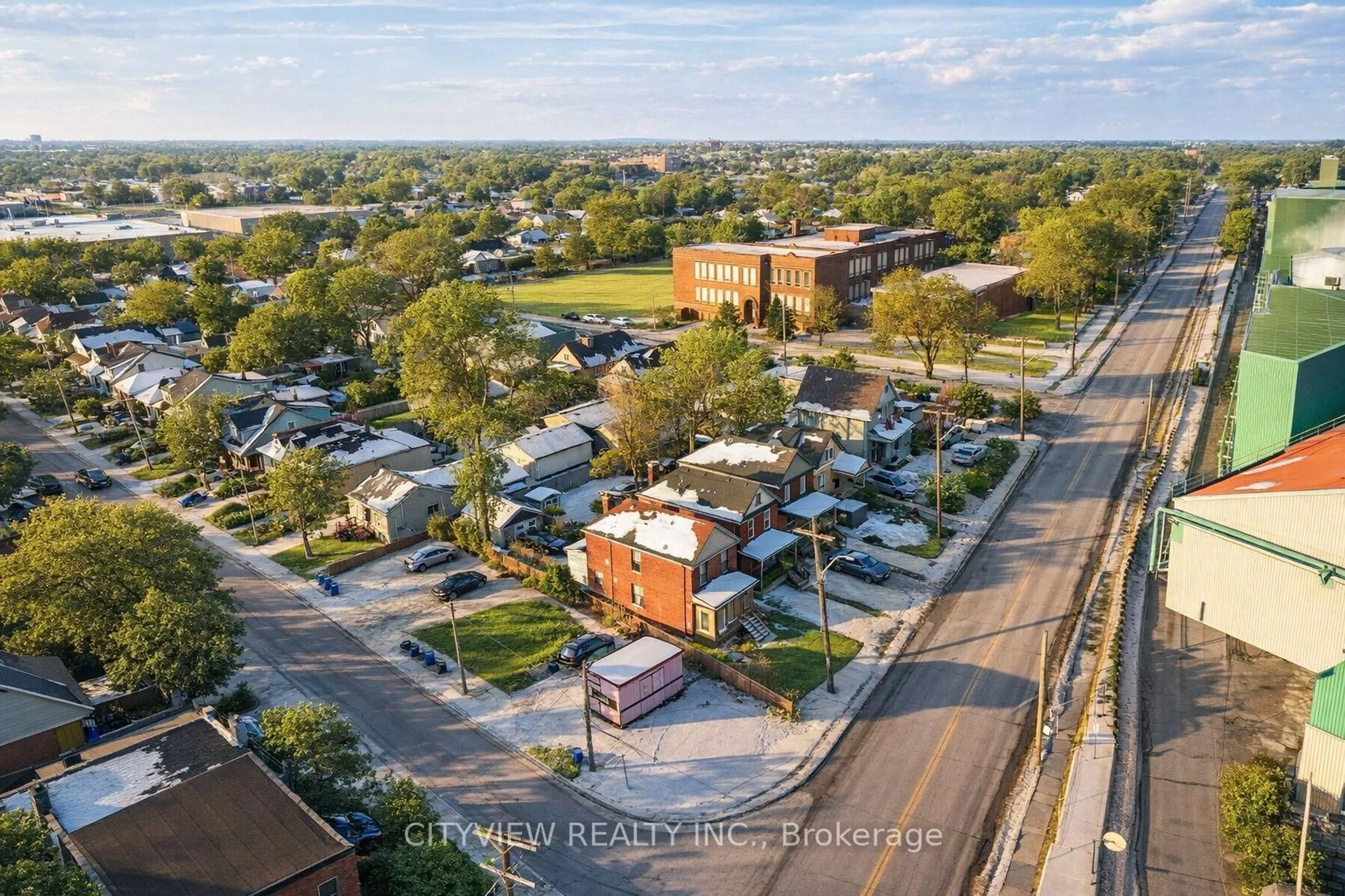 A pic from outside/outdoor area/front of a property/back of a property/a pic from drone, street for 382 Beach Rd, Hamilton Ontario L8H 3K5