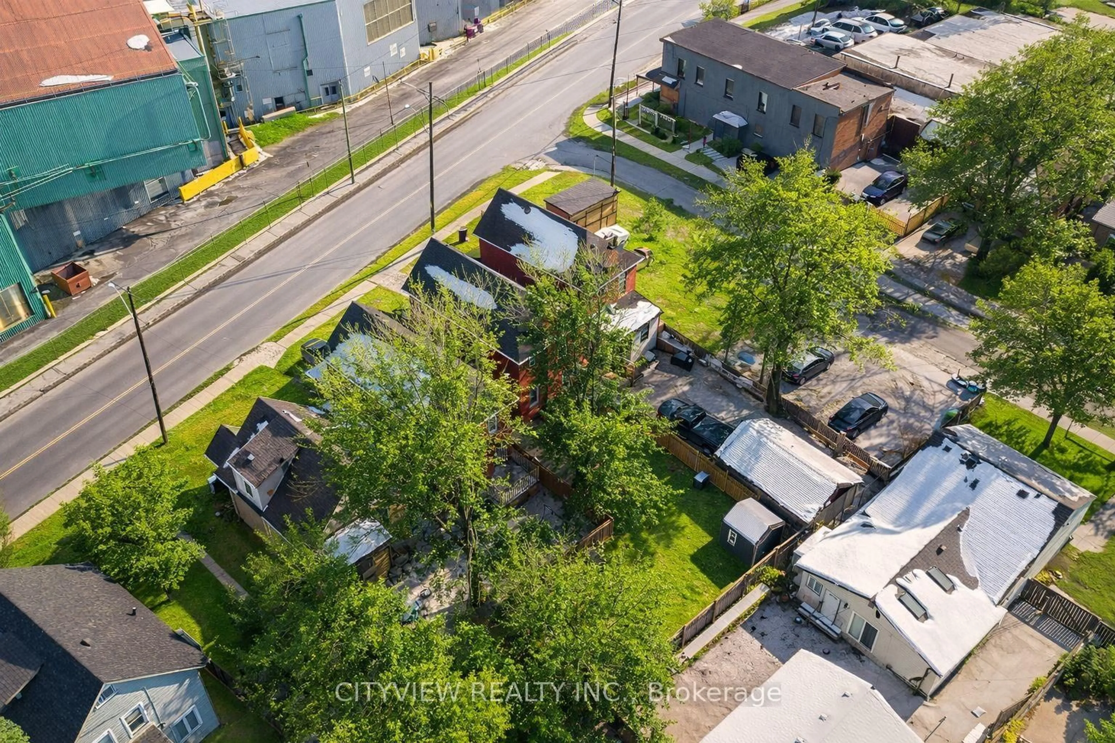 A pic from outside/outdoor area/front of a property/back of a property/a pic from drone, street for 382 Beach Rd, Hamilton Ontario L8H 3K5