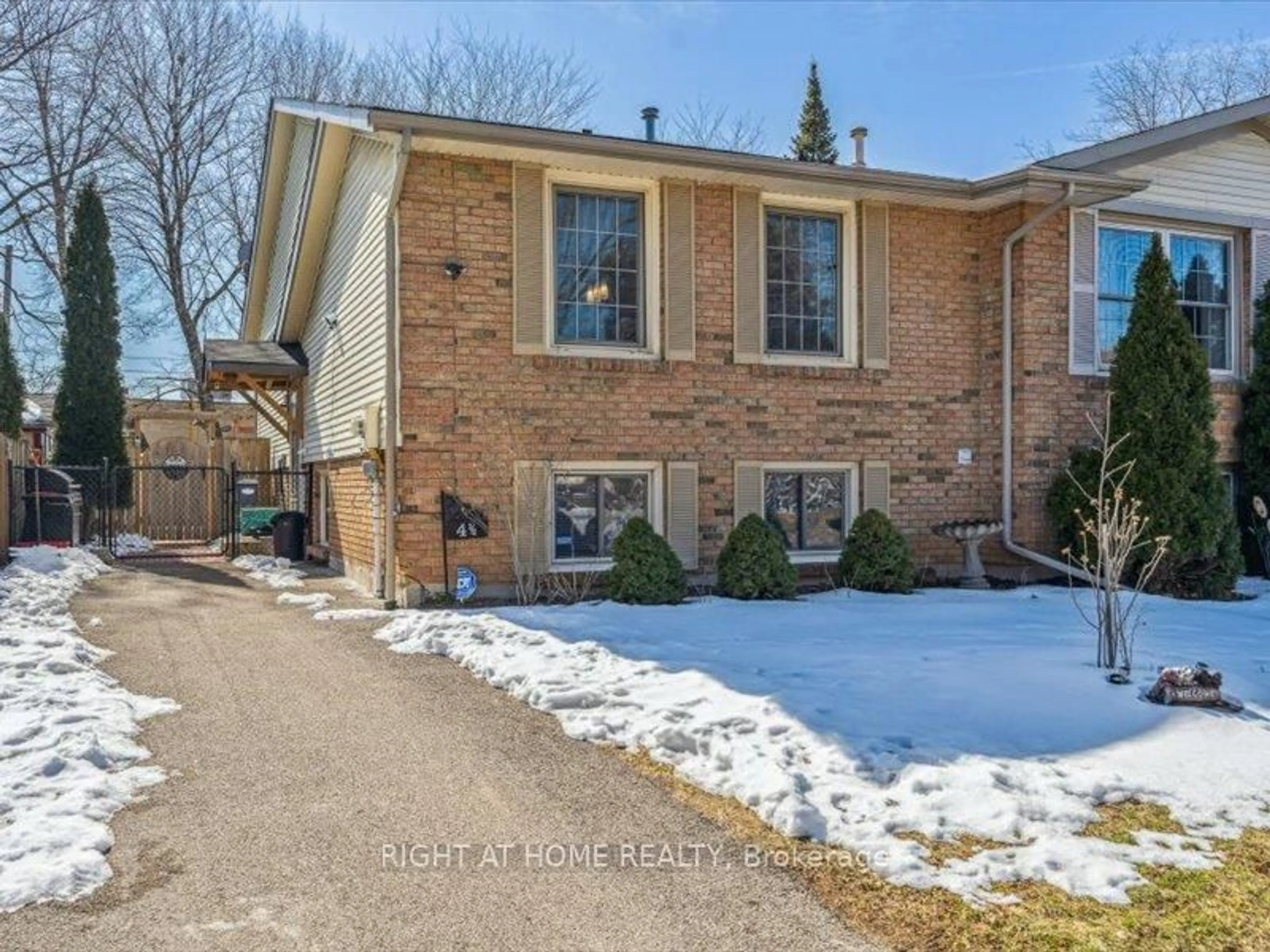 Home with brick exterior material, street for 4 1/2 Leaside Dr, St. Catharines Ontario L2M 4G5