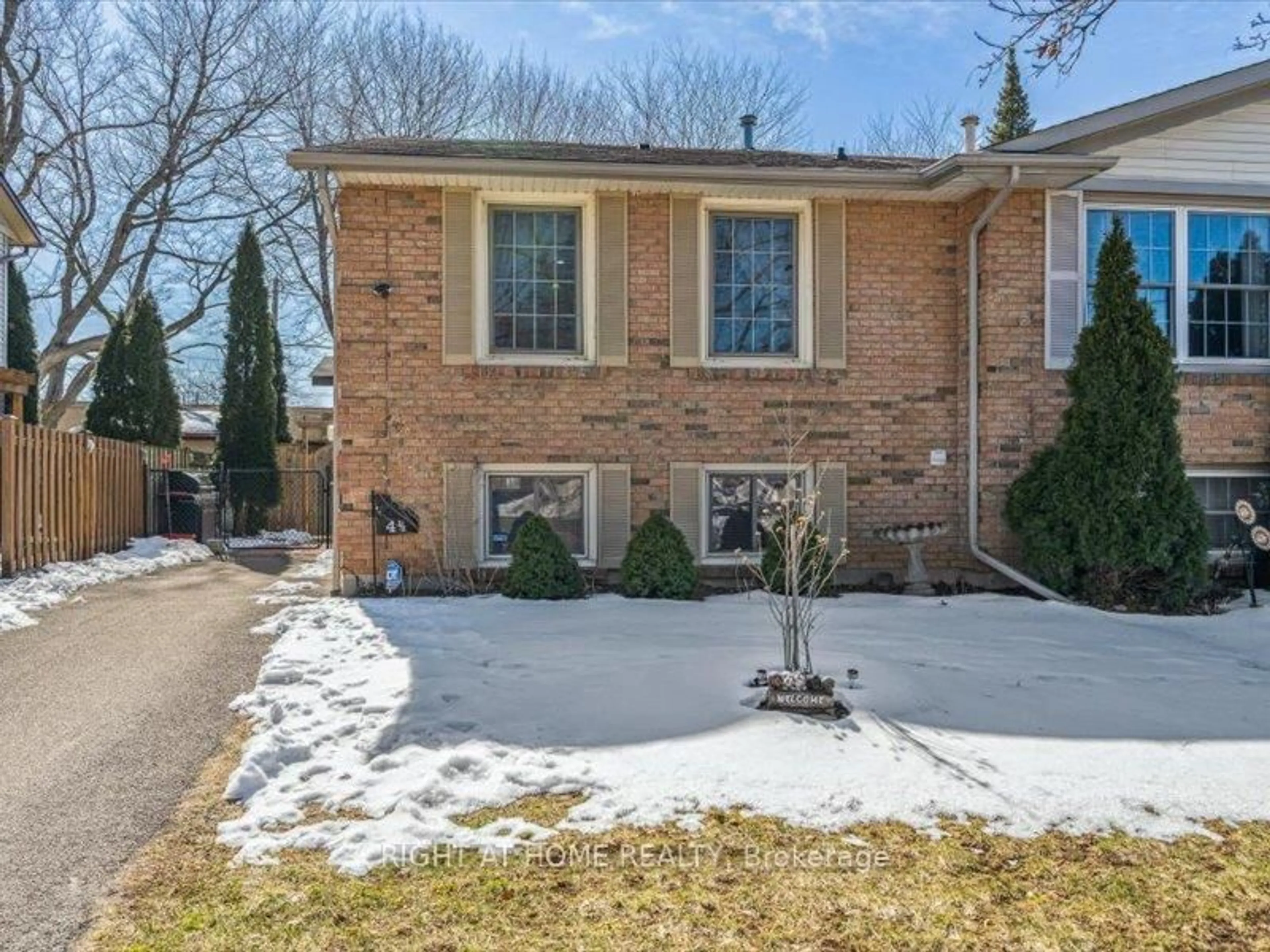 Home with brick exterior material, street for 4 1/2 Leaside Dr, St. Catharines Ontario L2M 4G5