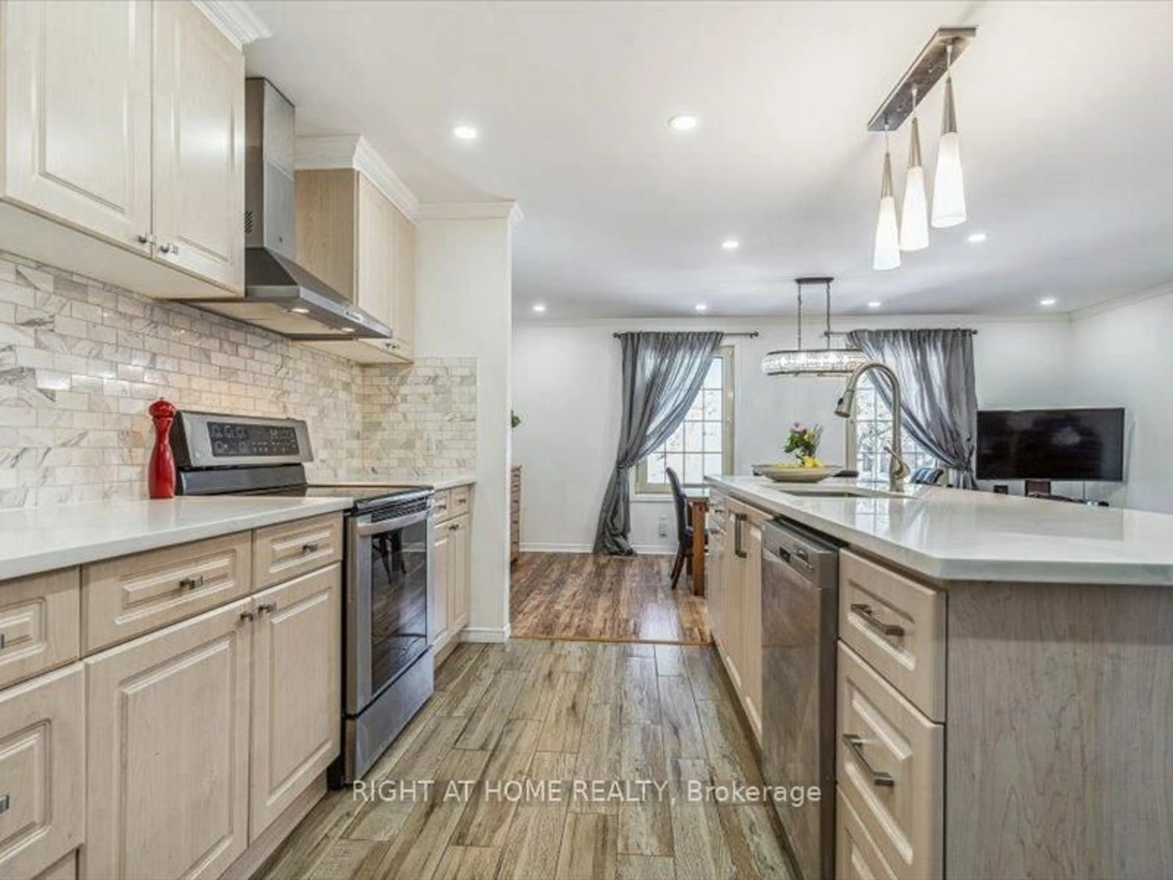 Open concept kitchen, unknown for 4 1/2 Leaside Dr, St. Catharines Ontario L2M 4G5