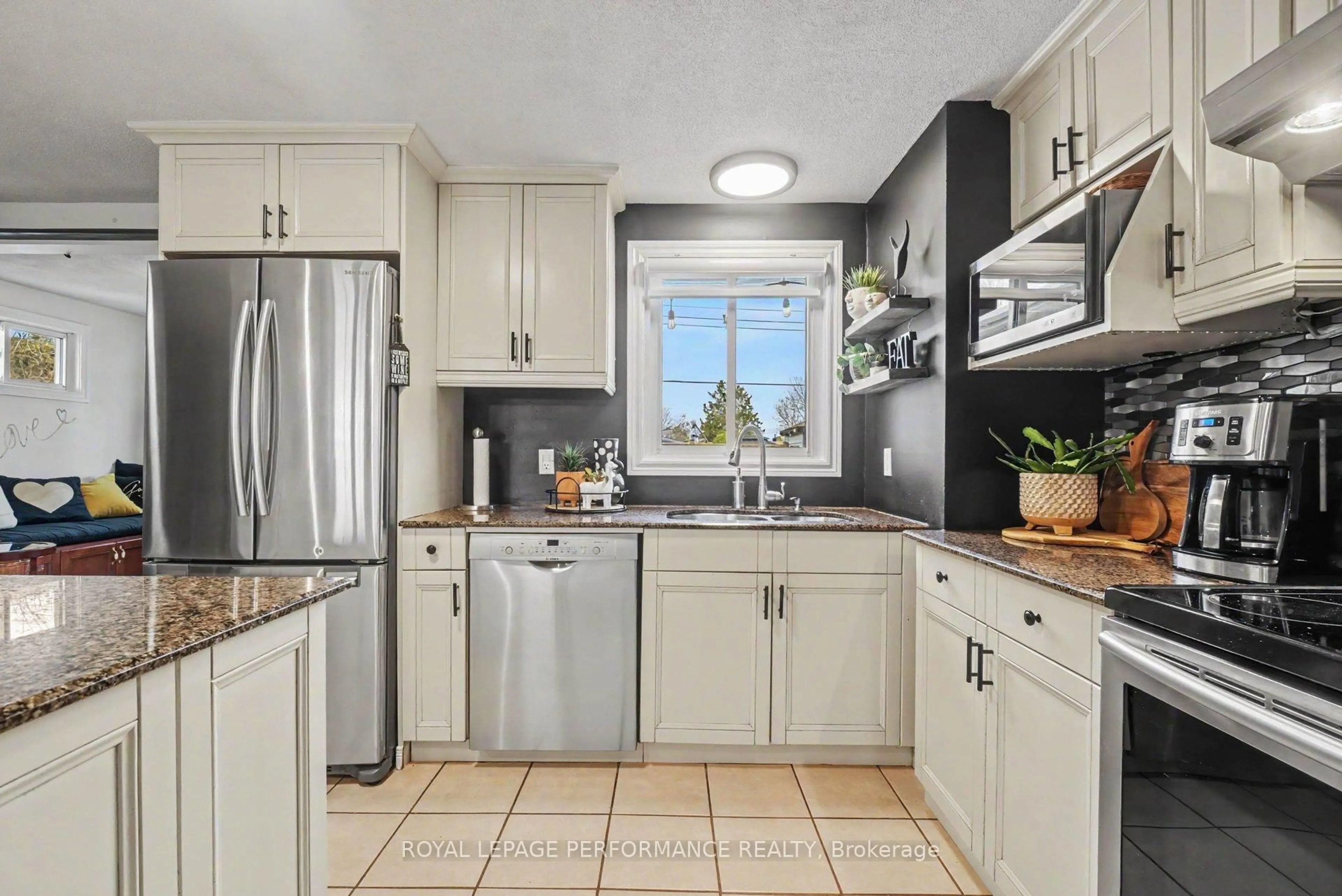 Standard kitchen, ceramic/tile floor for 1497 Blackheath St, Orleans Ontario K1E 1K6