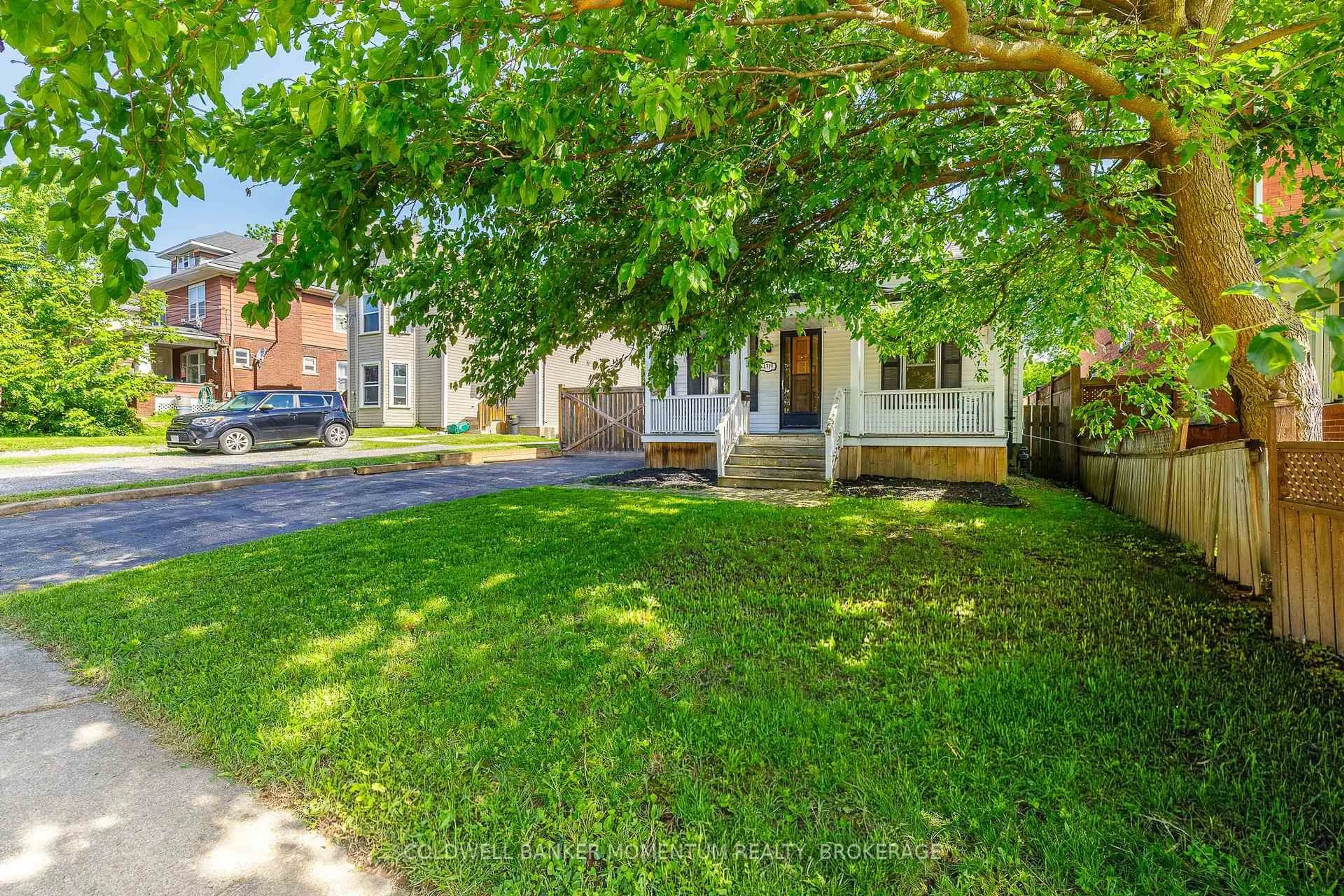 A pic from outside/outdoor area/front of a property/back of a property/a pic from drone, street for 4319 Seneca St, Niagara Falls Ontario L2E 1G5