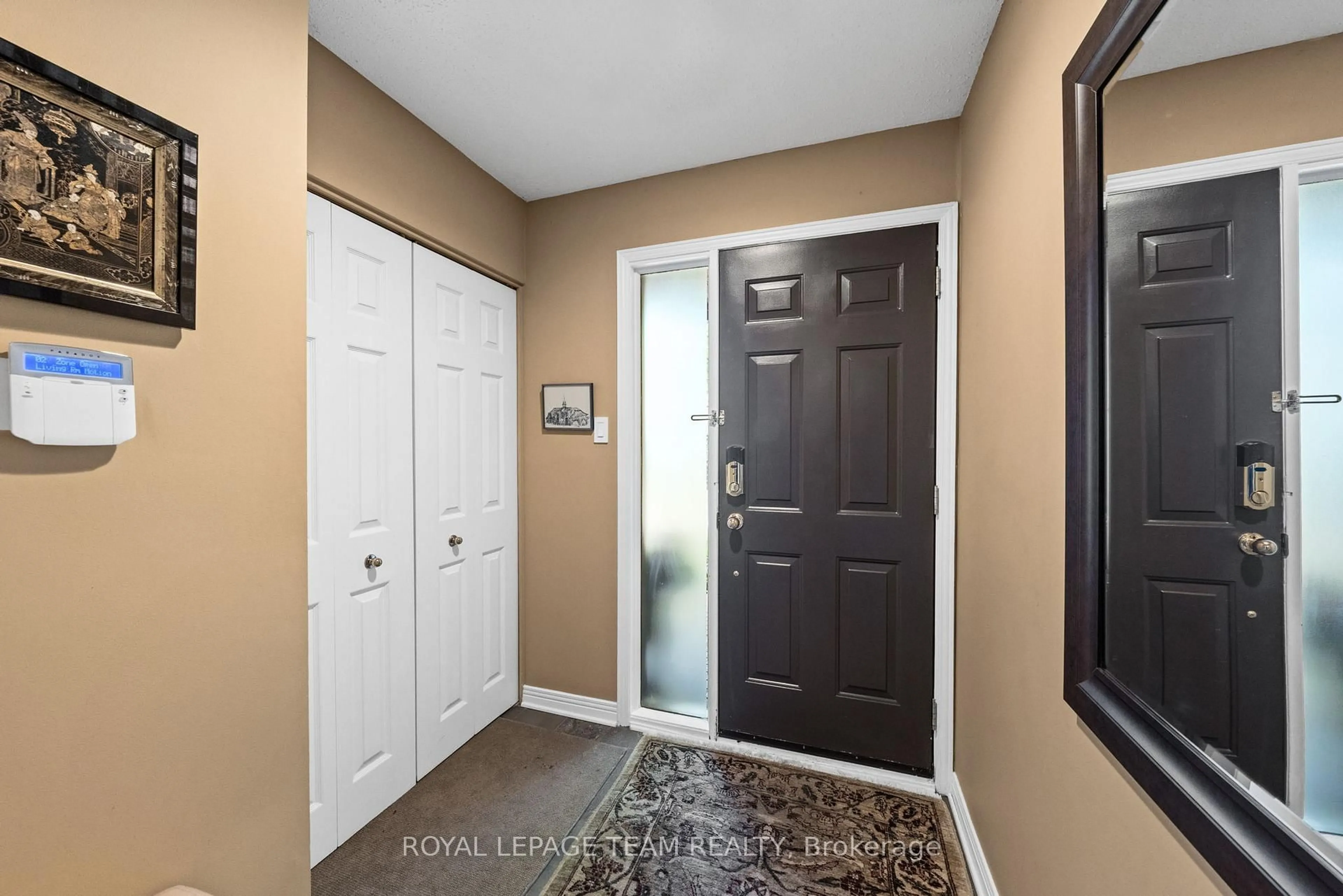 Indoor entryway for 625 Richmond Rd #6, Ottawa Ontario K2A 0G6