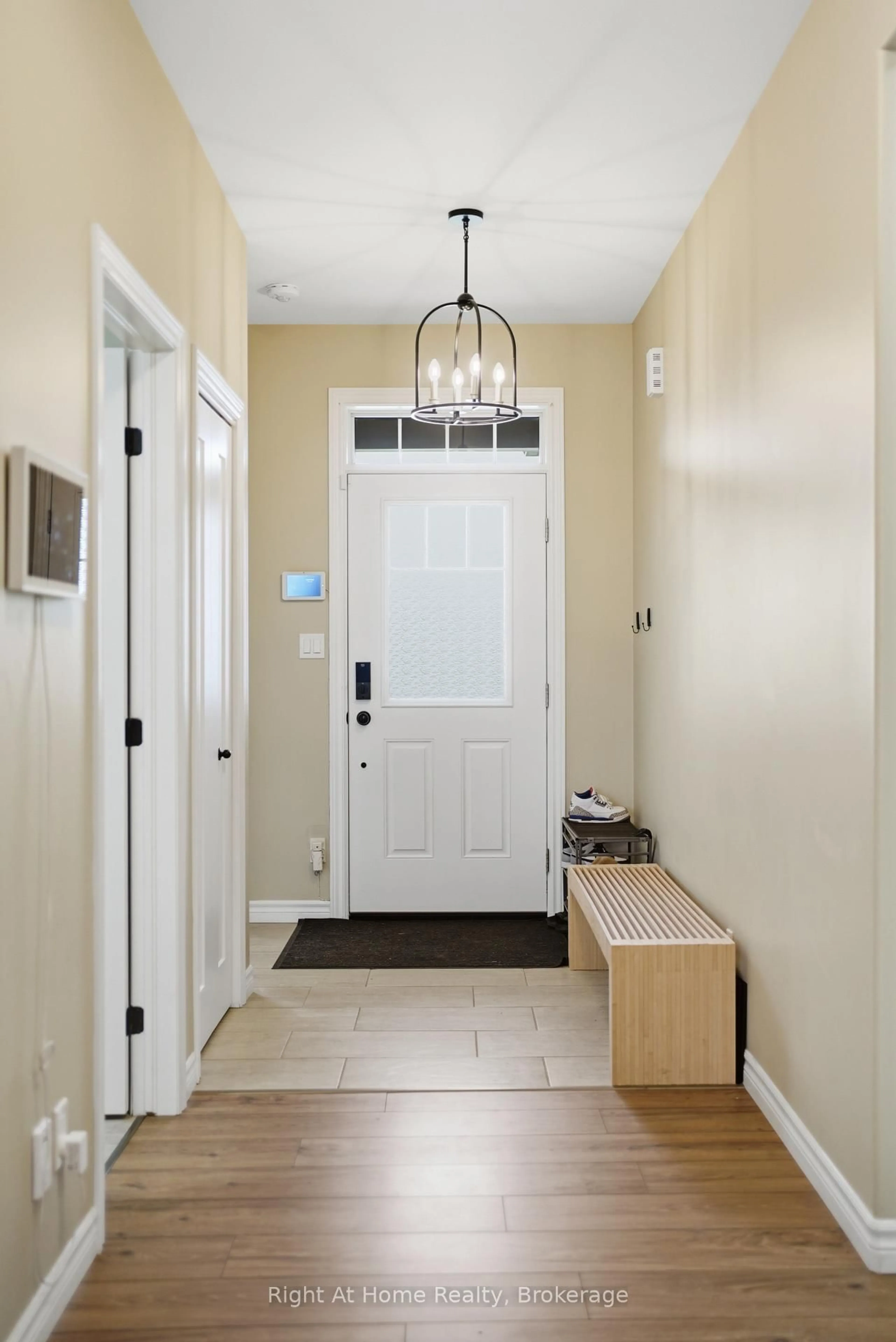 Indoor entryway for 27 Redwood Dr, Belleville Ontario K8N 0K3